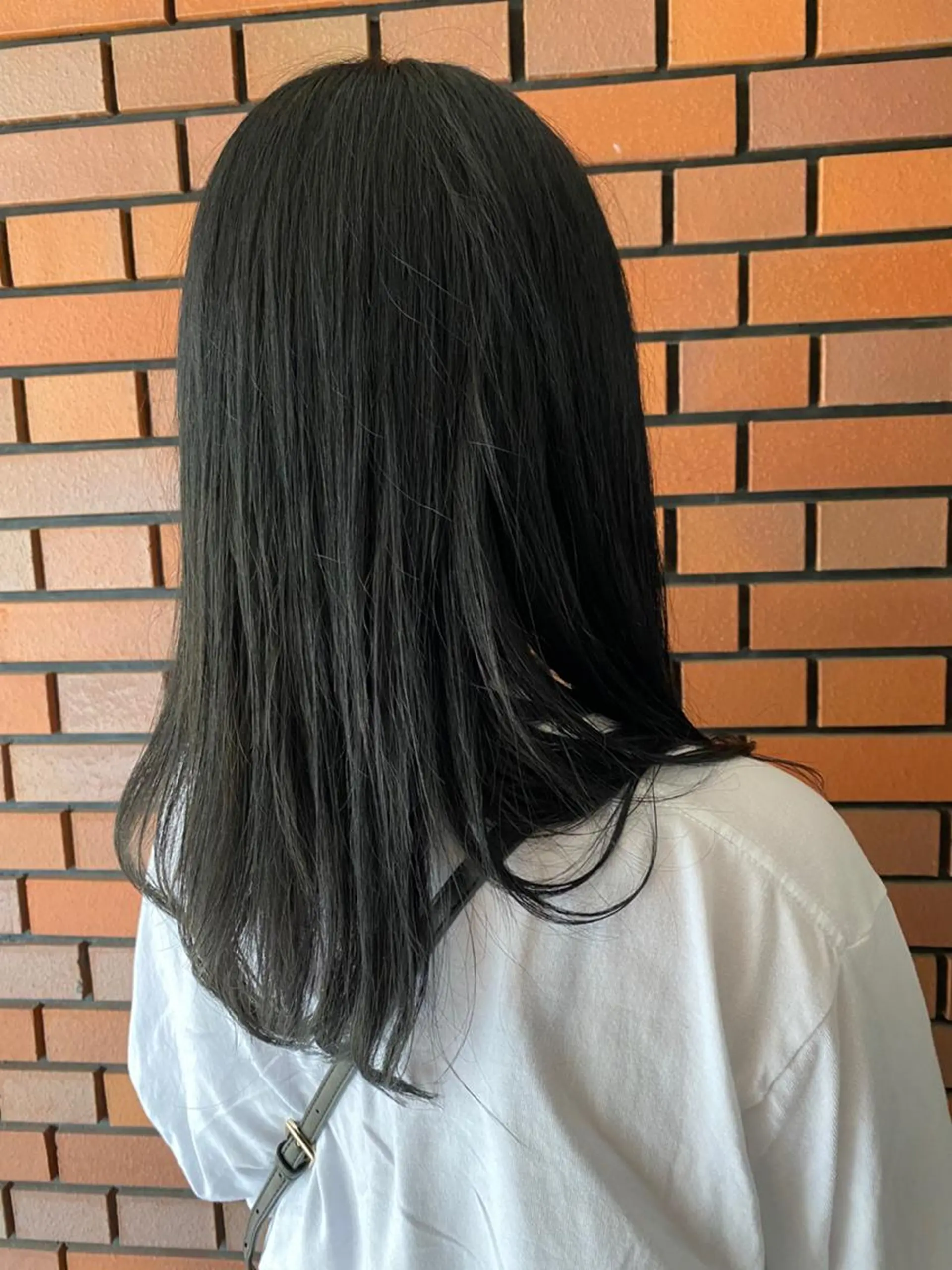 ロング カラー 黒髪 ブリーチ ブルーカラー ブルーブラック ブルージュ カット ヘアカラー トリートメント エイトウメダ 店長　稲尾友則のヘアスタイル