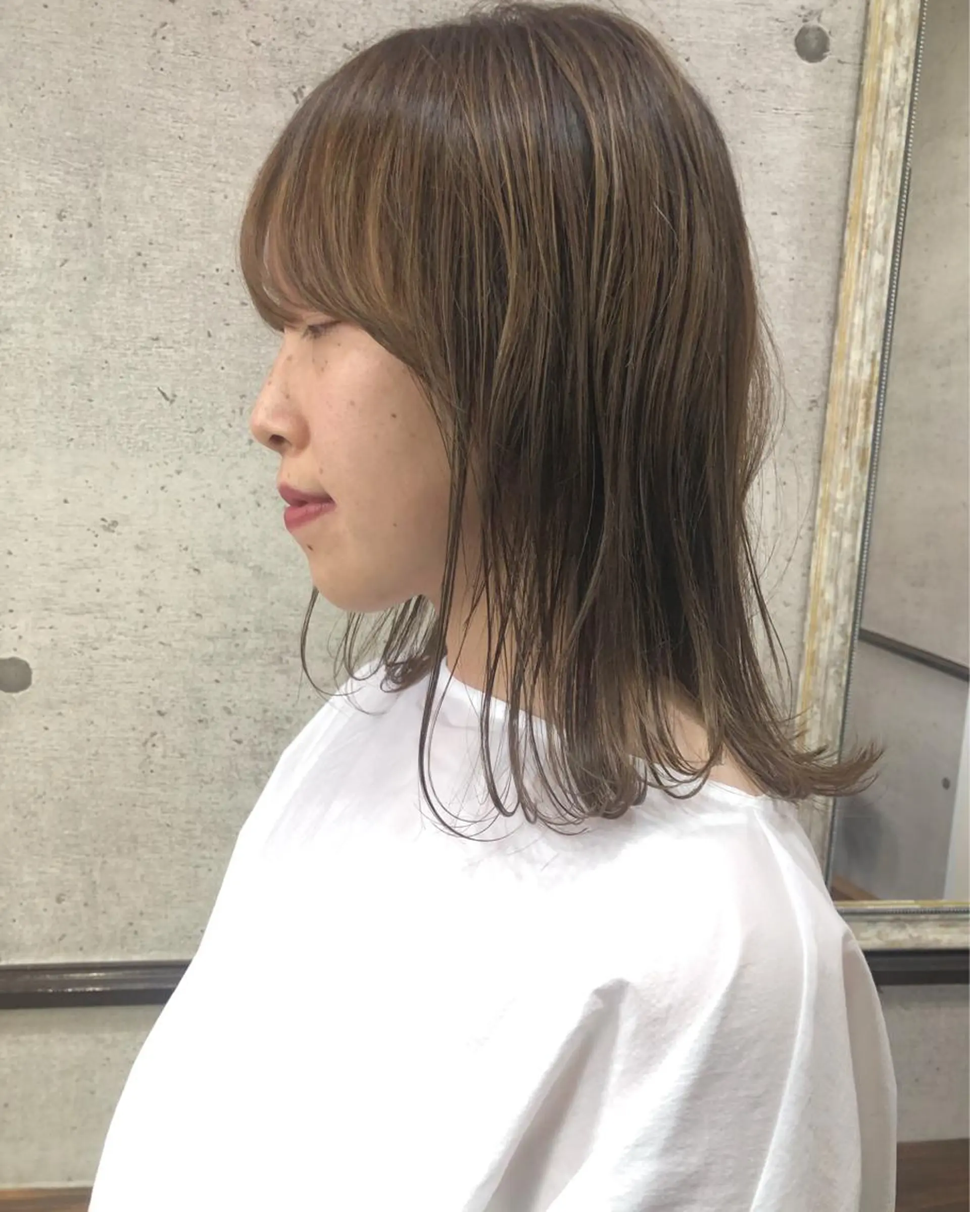 セミロング カラー グレージュ ヘアカラー トリートメント 江原 彩華のヘアスタイル