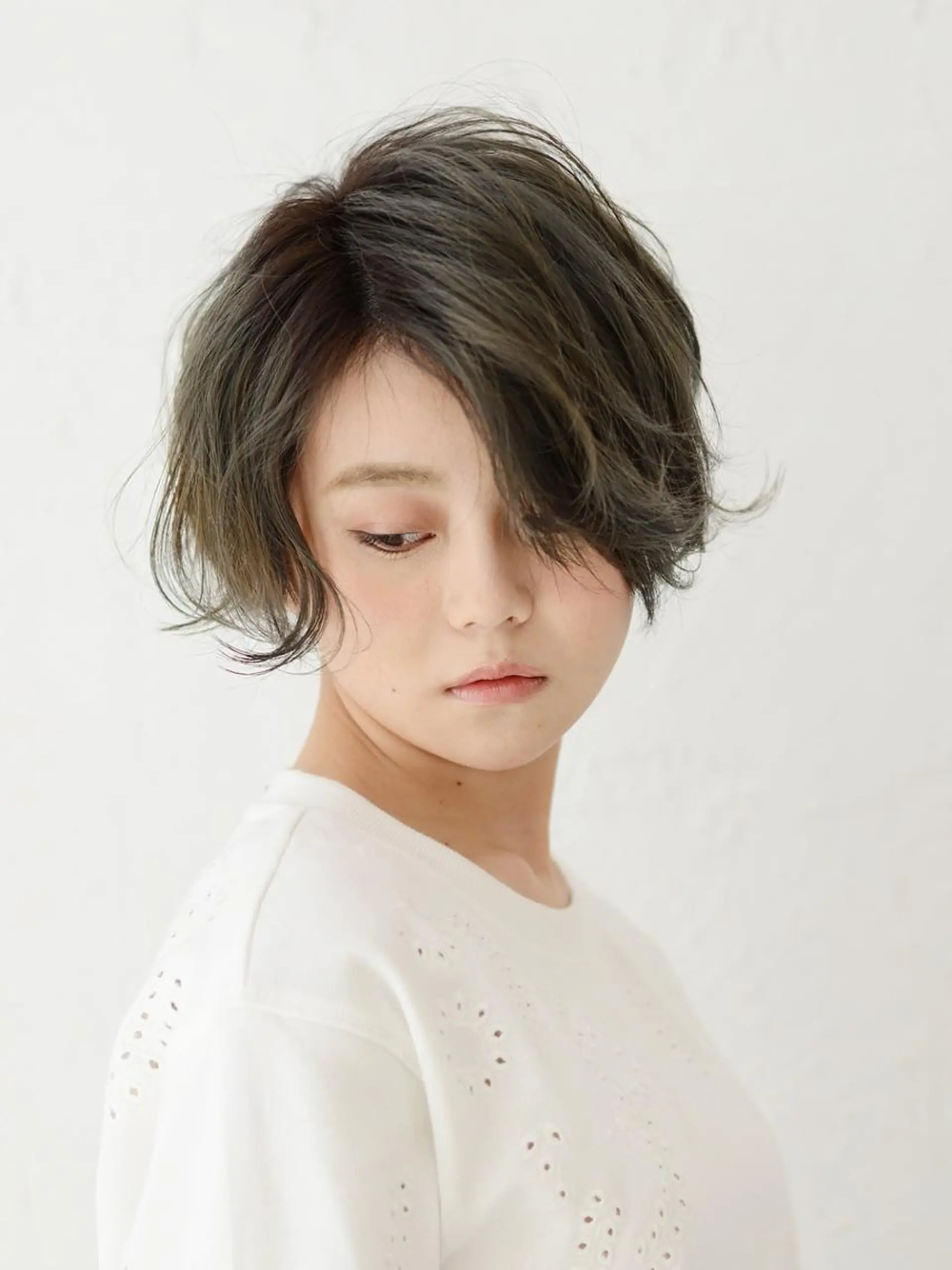 ショート カラー アッシュ ヘアカラー 戸村 世奈のヘアスタイル