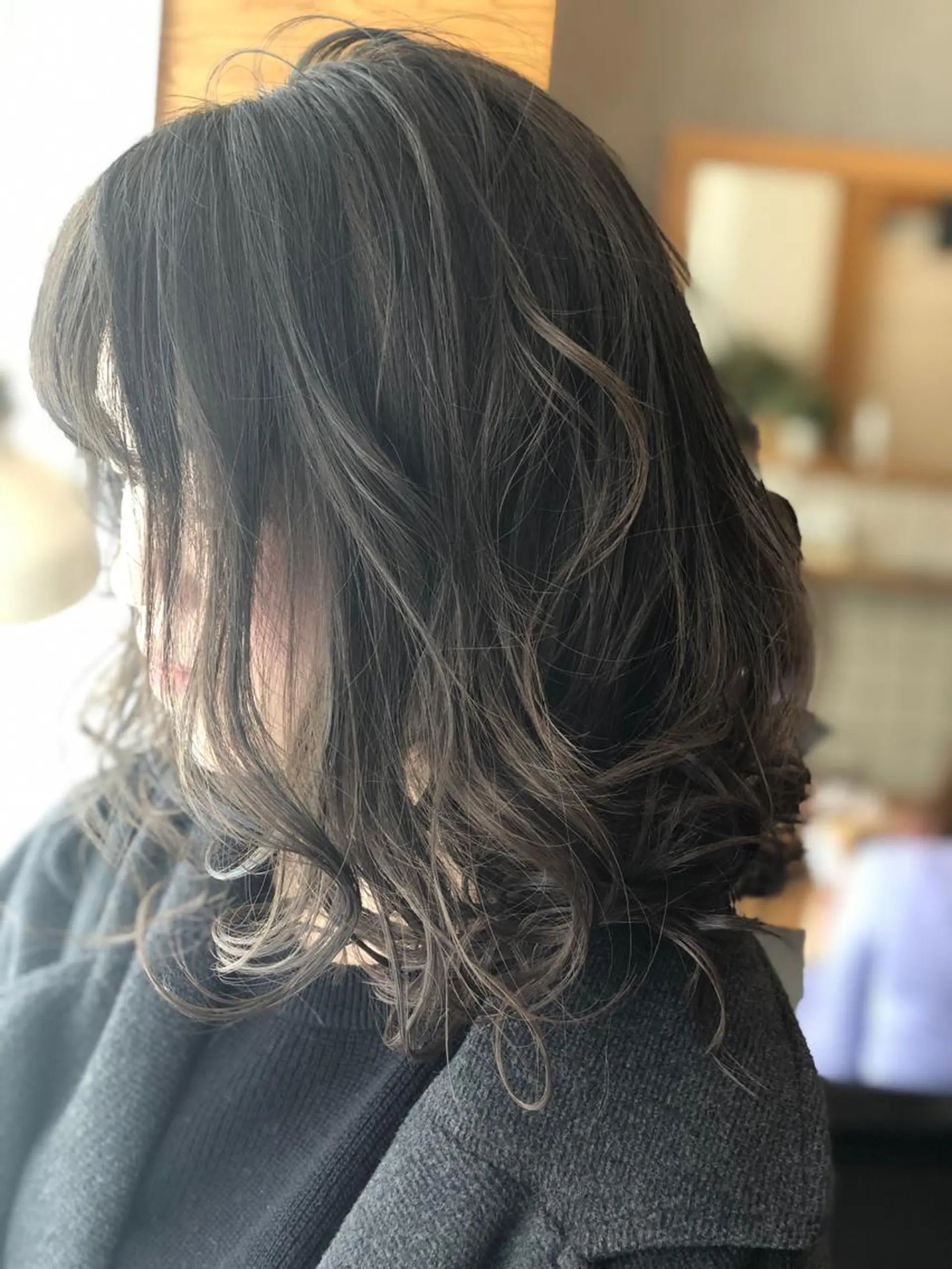 ミディアム カラー パーマ ヘアアレンジ グラデーションカラー グレージュ カット ヘアカラー 鳴海 悠のその他イメージ