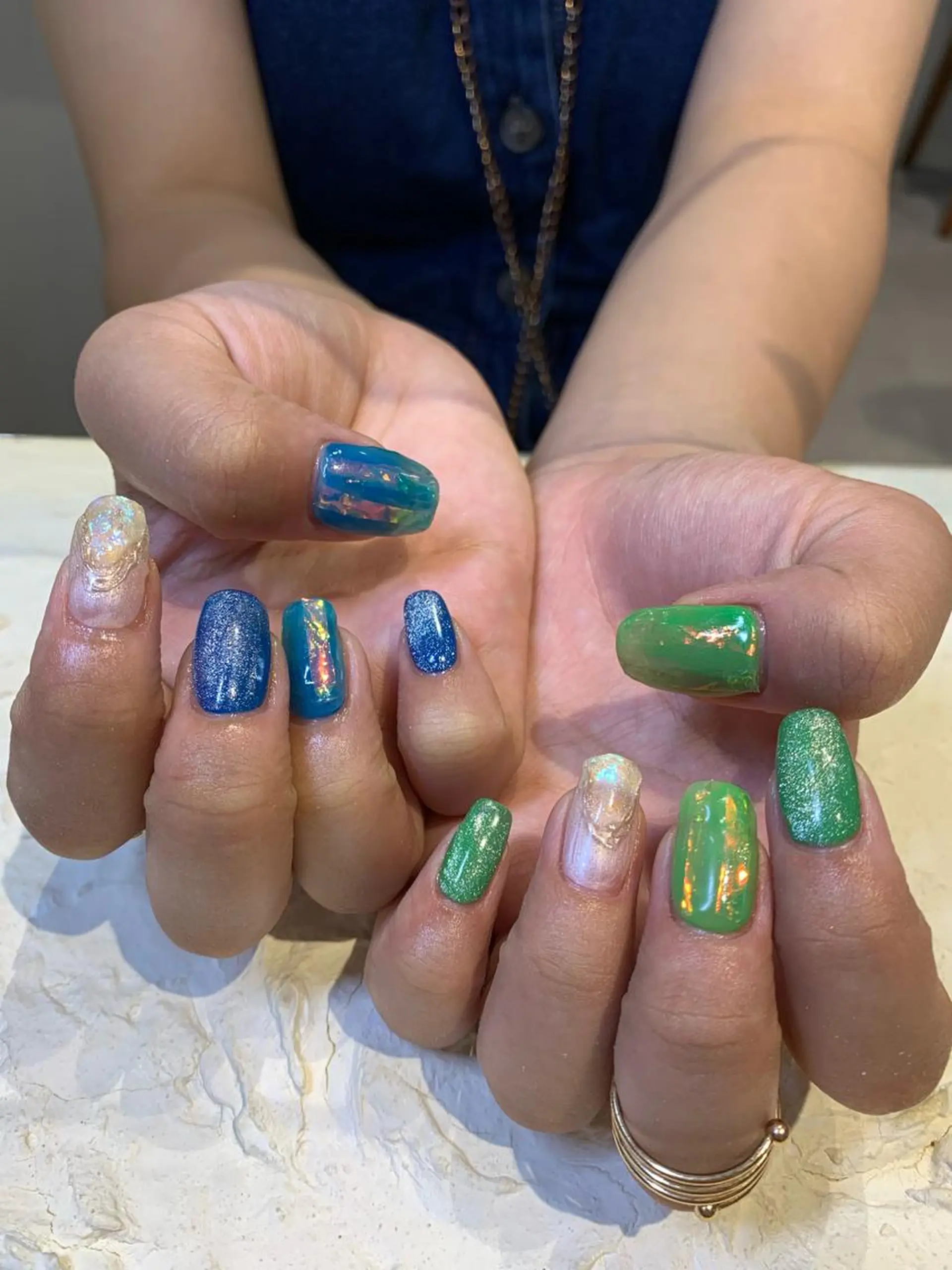 ネイル キラキラネイル マキノ ユイのネイルデザイン