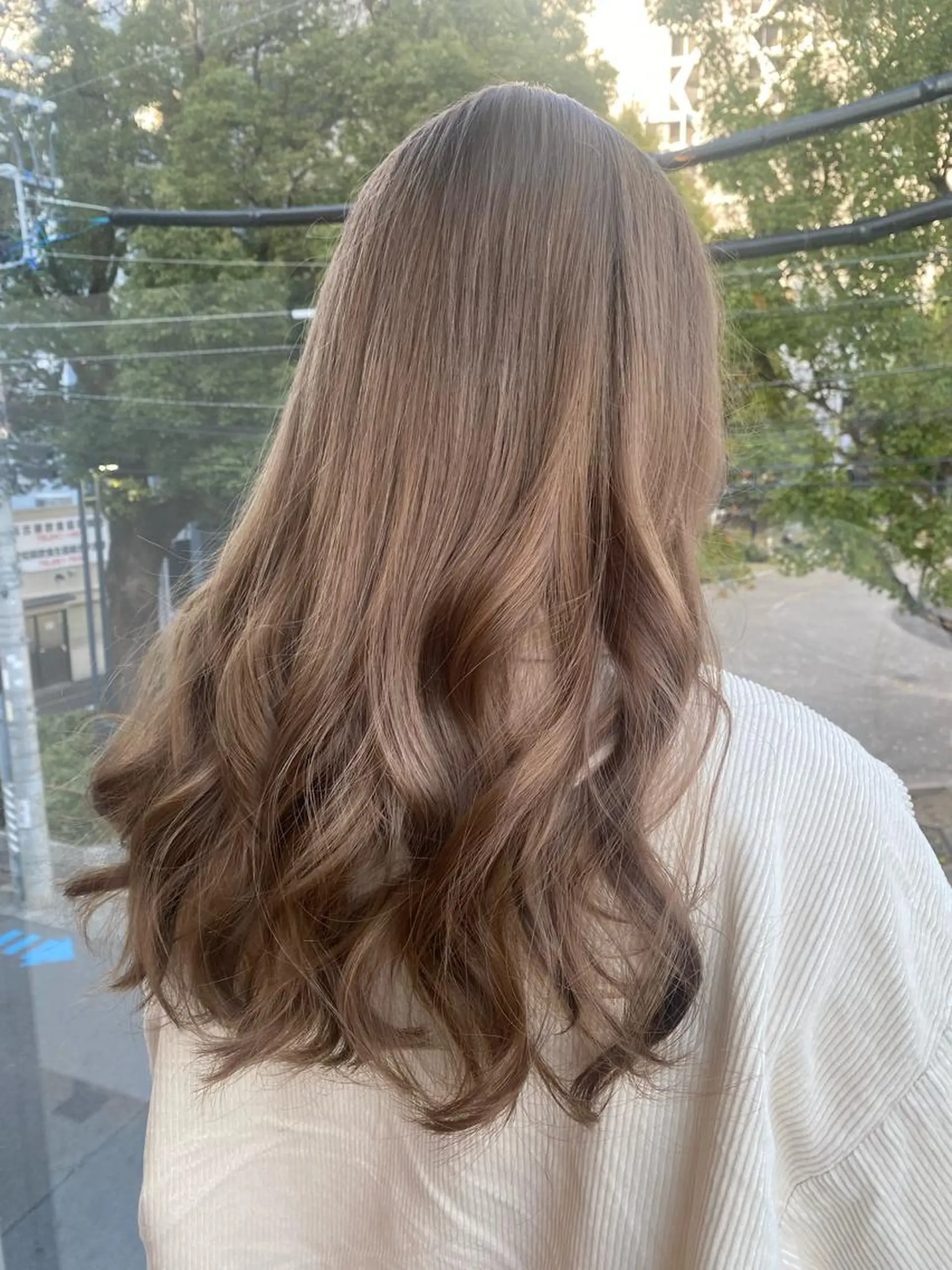 ロング カラー ブリーチ グレージュ ミルクティーグレージュ 鈴木/ニュアンス パーマ/メンズのヘアスタイル