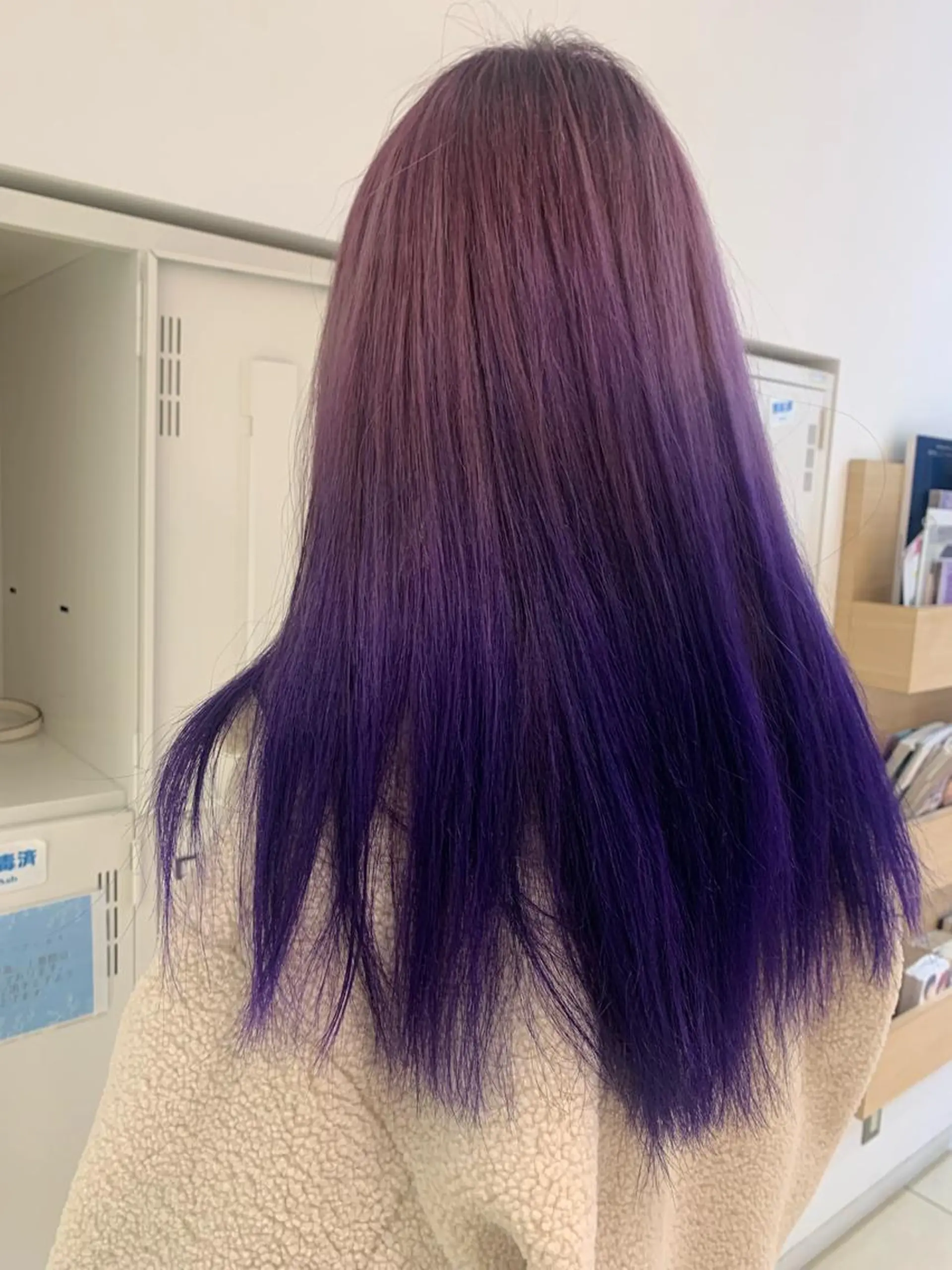 ロング カラー ミドウチ アヤカのヘアスタイル