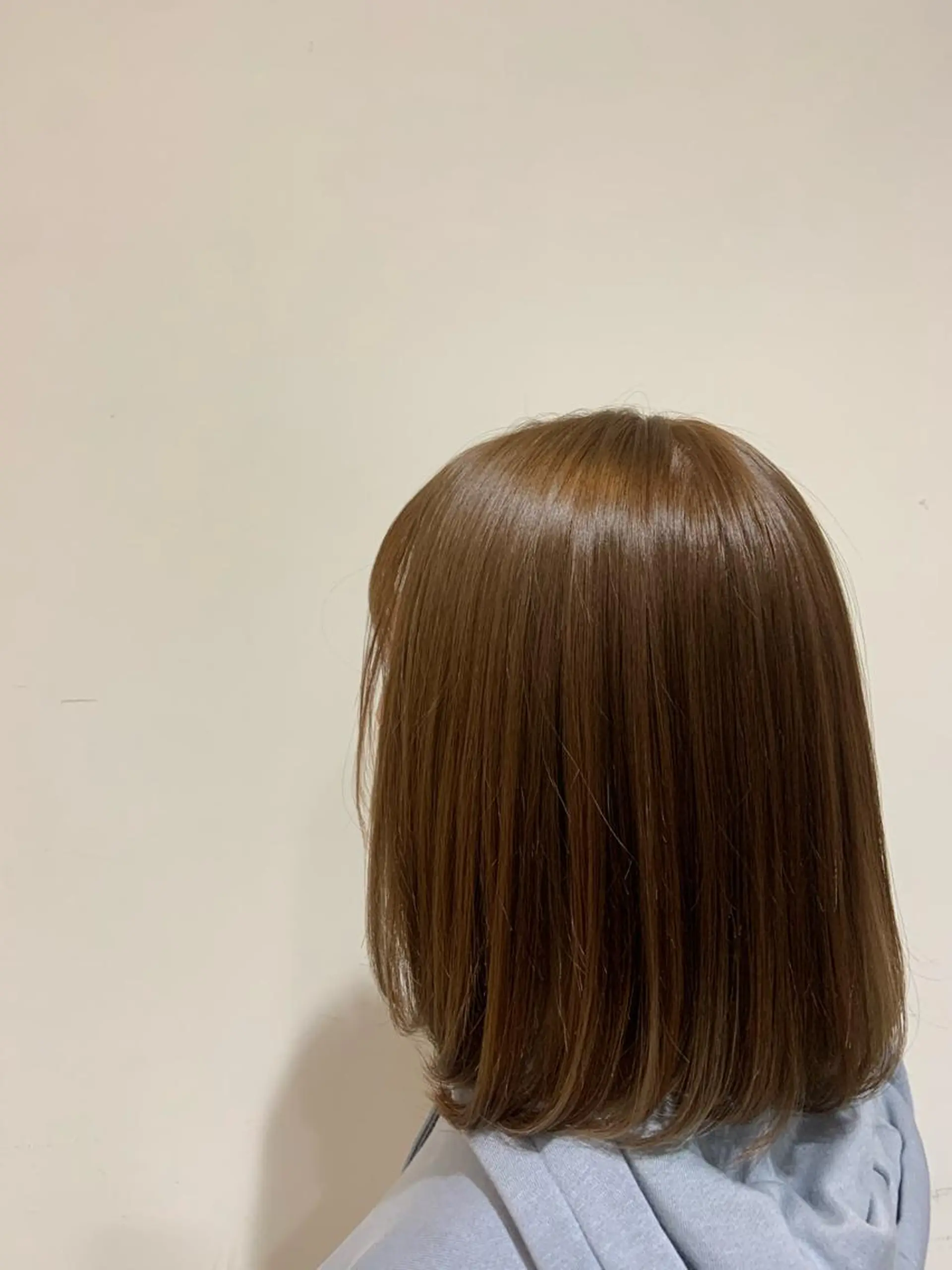 ミディアム カラー 西崎 満里奈のヘアスタイル