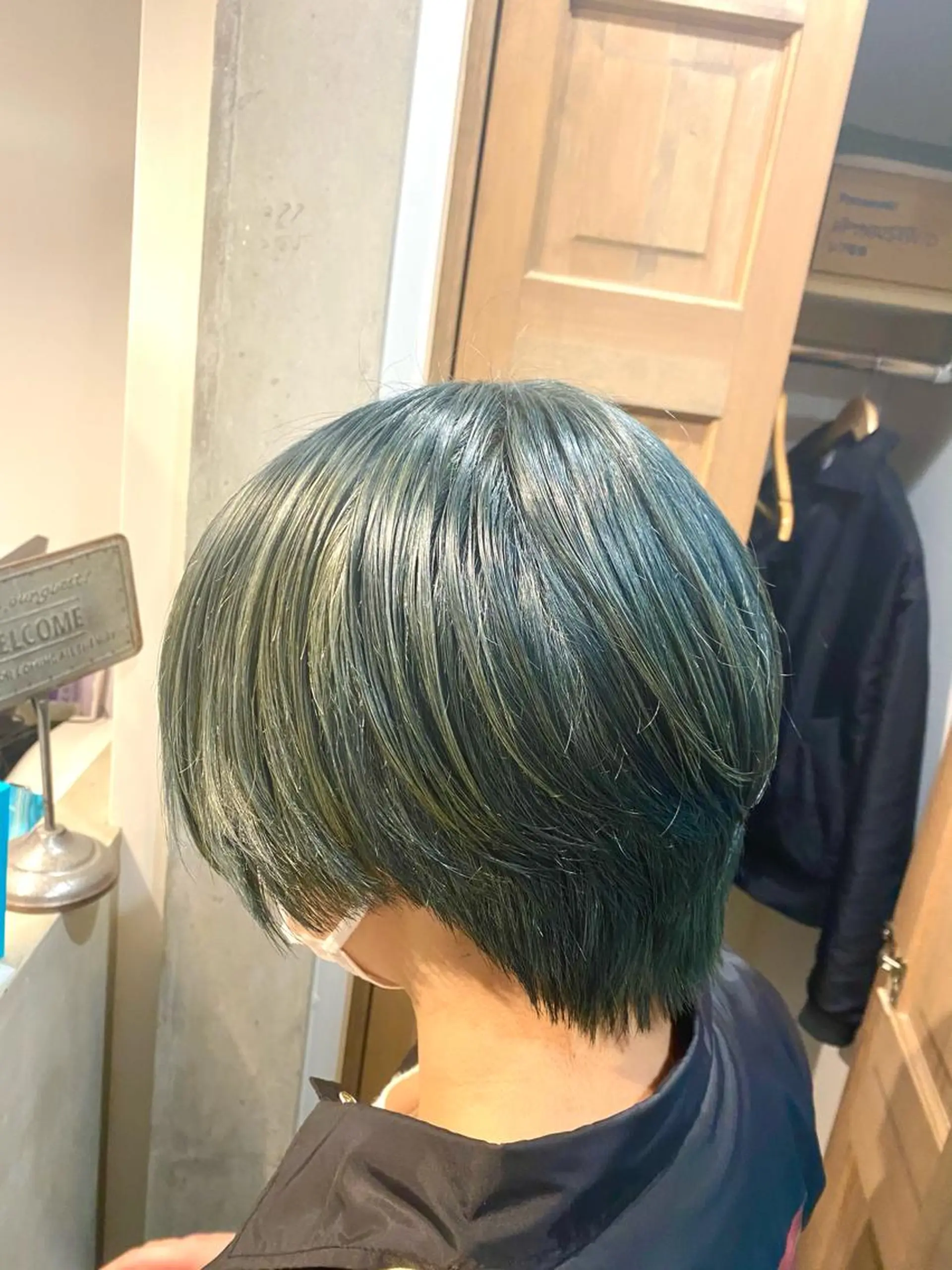 ショート カラー ブリーチ ケアブリーチ ダークグリーン トリートメント ヘアカラー KEN KENのヘアスタイル