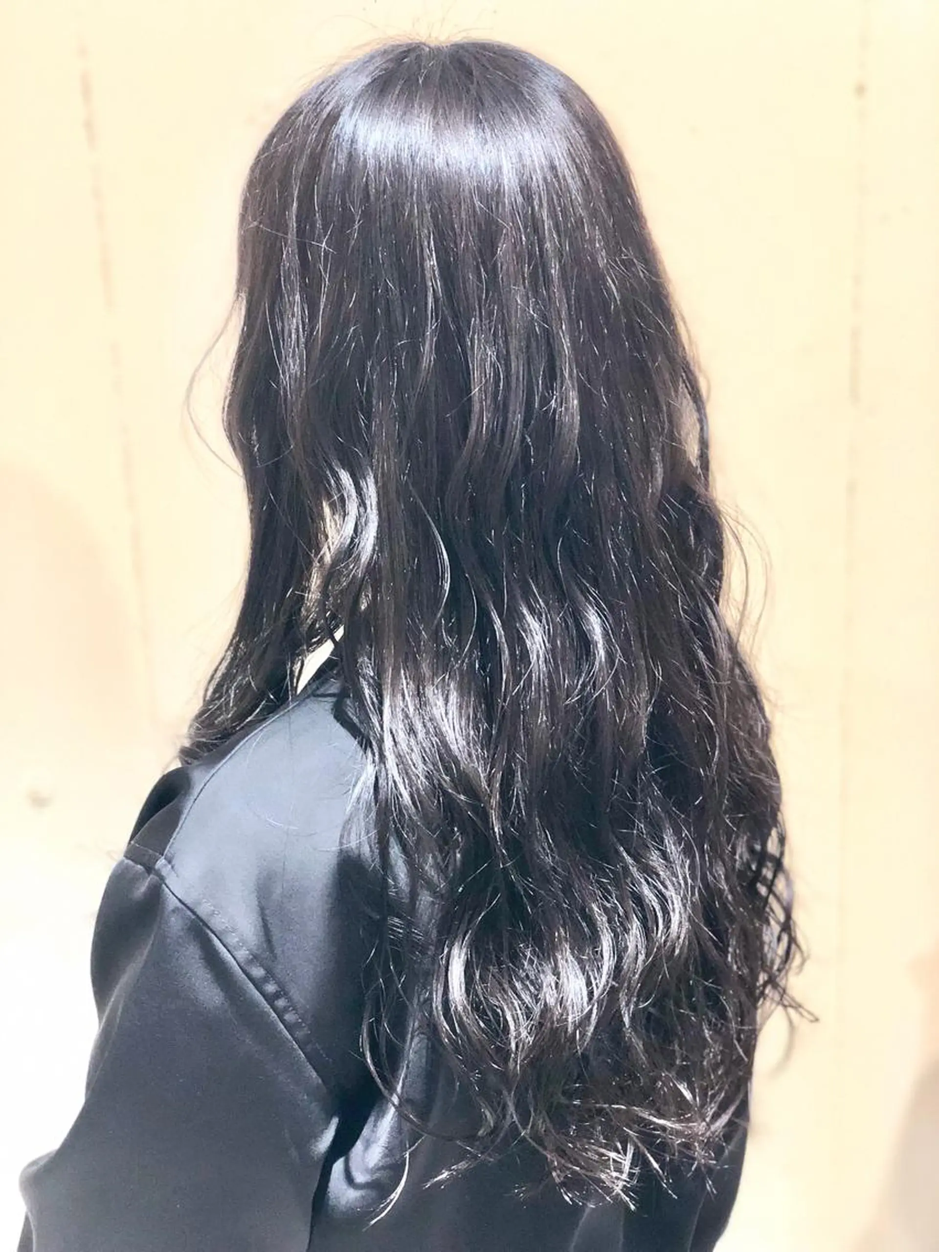 ロング カラー パーマ ヘアアレンジ アッシュ バレイヤージュ 黒髪 ブルーカラー ブルーアッシュ 【ツヤ髪美容師】 ツダケイスケのヘアスタイル