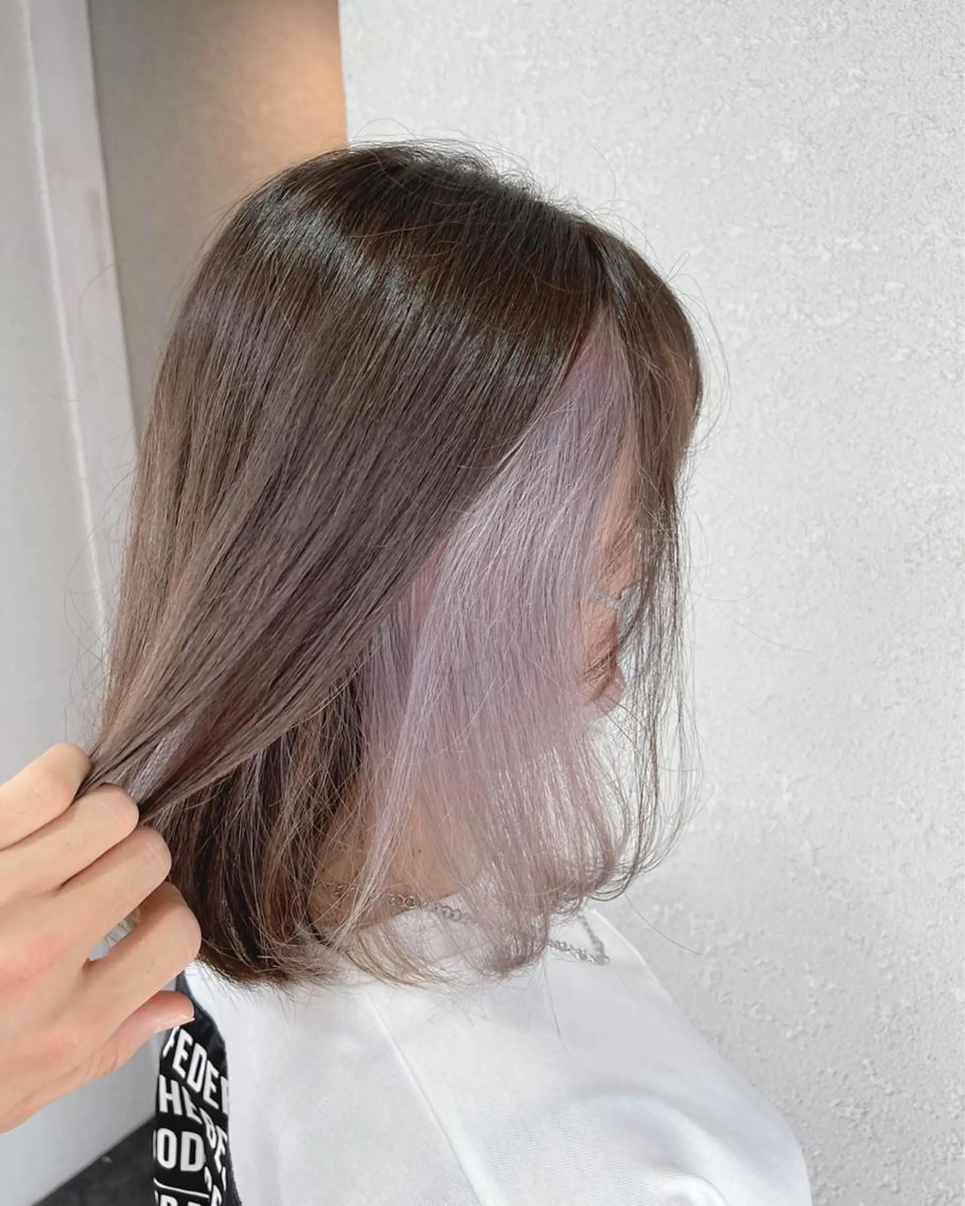 ミディアム カラー シルバー カット ヘアカラー トリートメント 槙川 郁弥のヘアスタイル