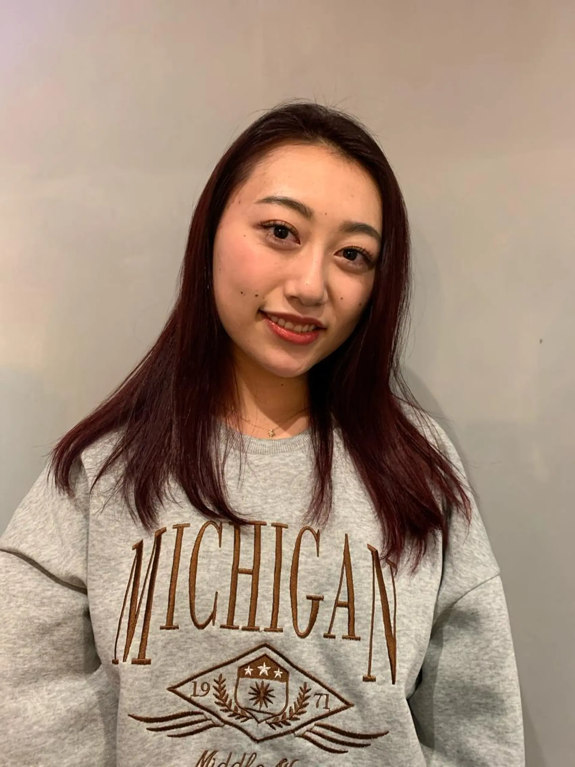 ミディアム カラー レッドカラー 美髪・シールエクステ ホソタニリョウコのヘアスタイル