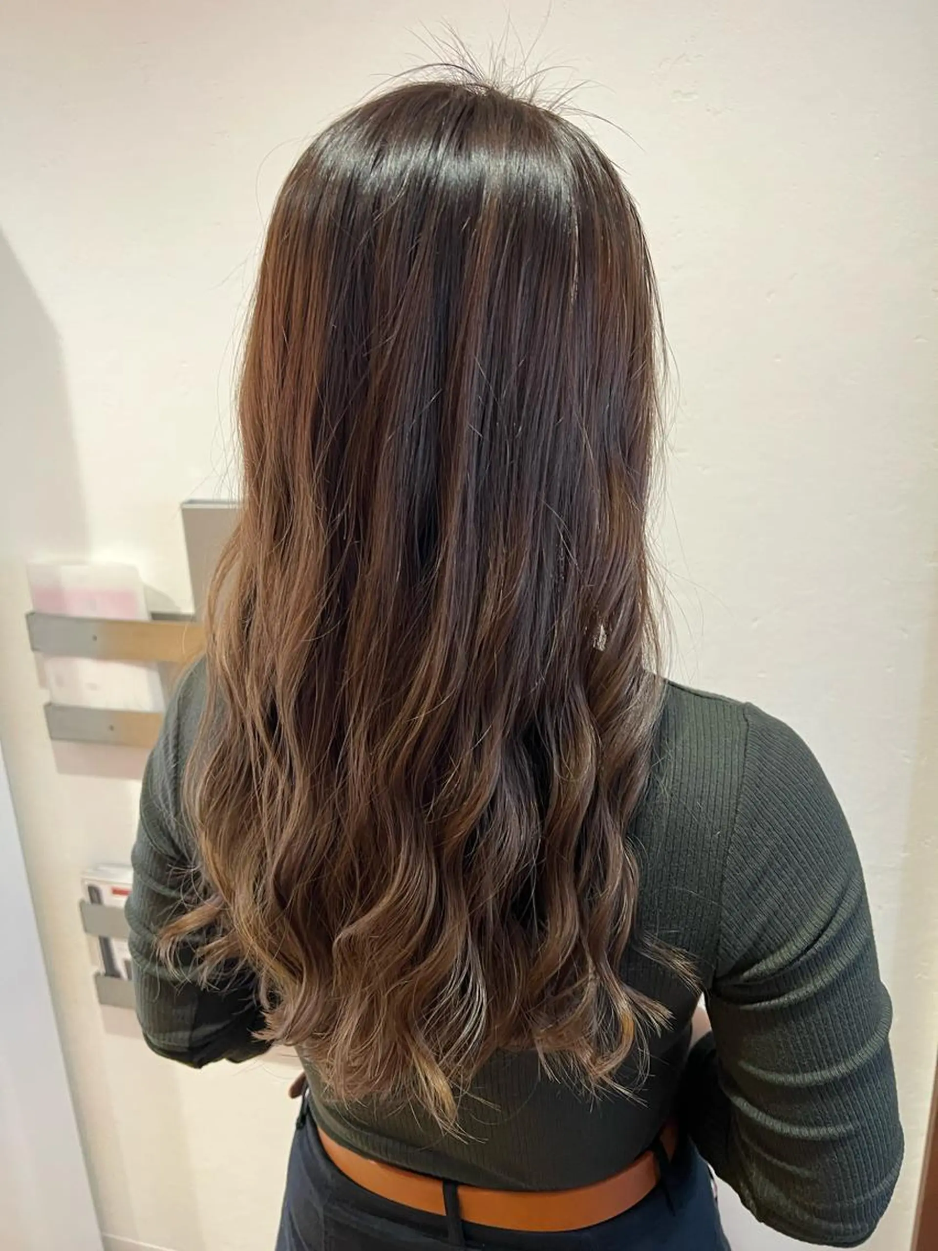 ロング カラー 蓮見  友里のヘアスタイル