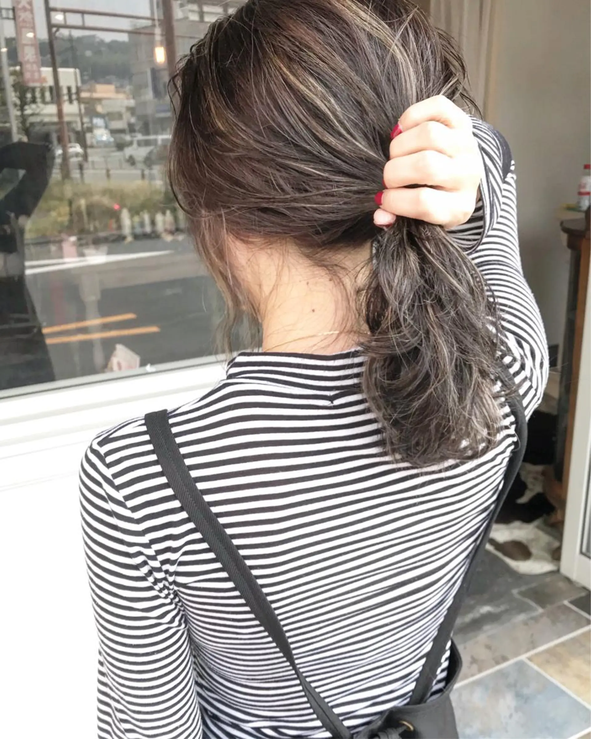 ミディアム カラー ヘアアレンジ ベージュカラー ブリーチ グラデーションカラー ハイライトカラー ハイライト Mariana/ 鶴原-ハイライトのヘアスタイル