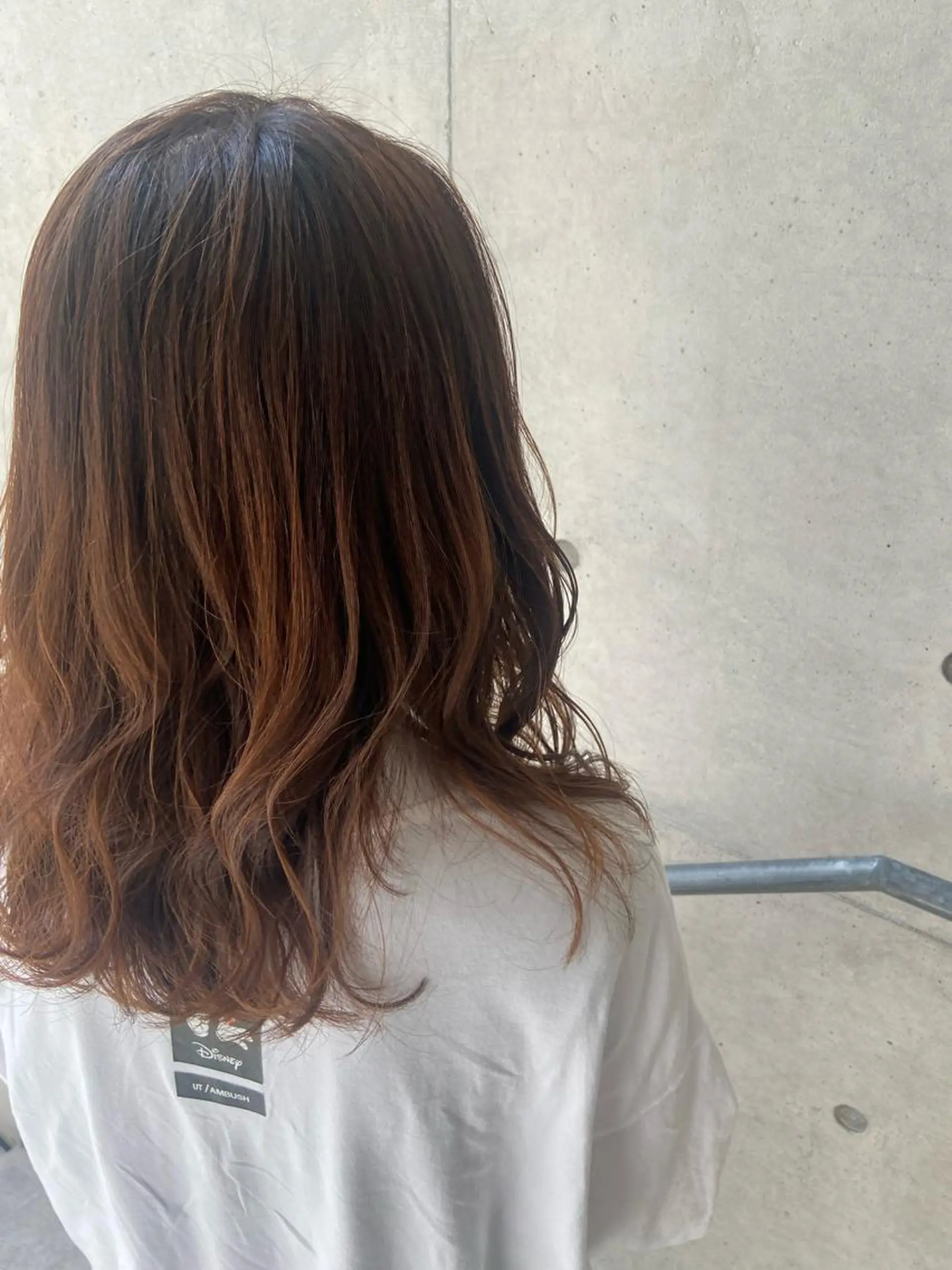 ミディアム レイヤーカット なつめ🐶ショート ベージュカラーのヘアスタイル