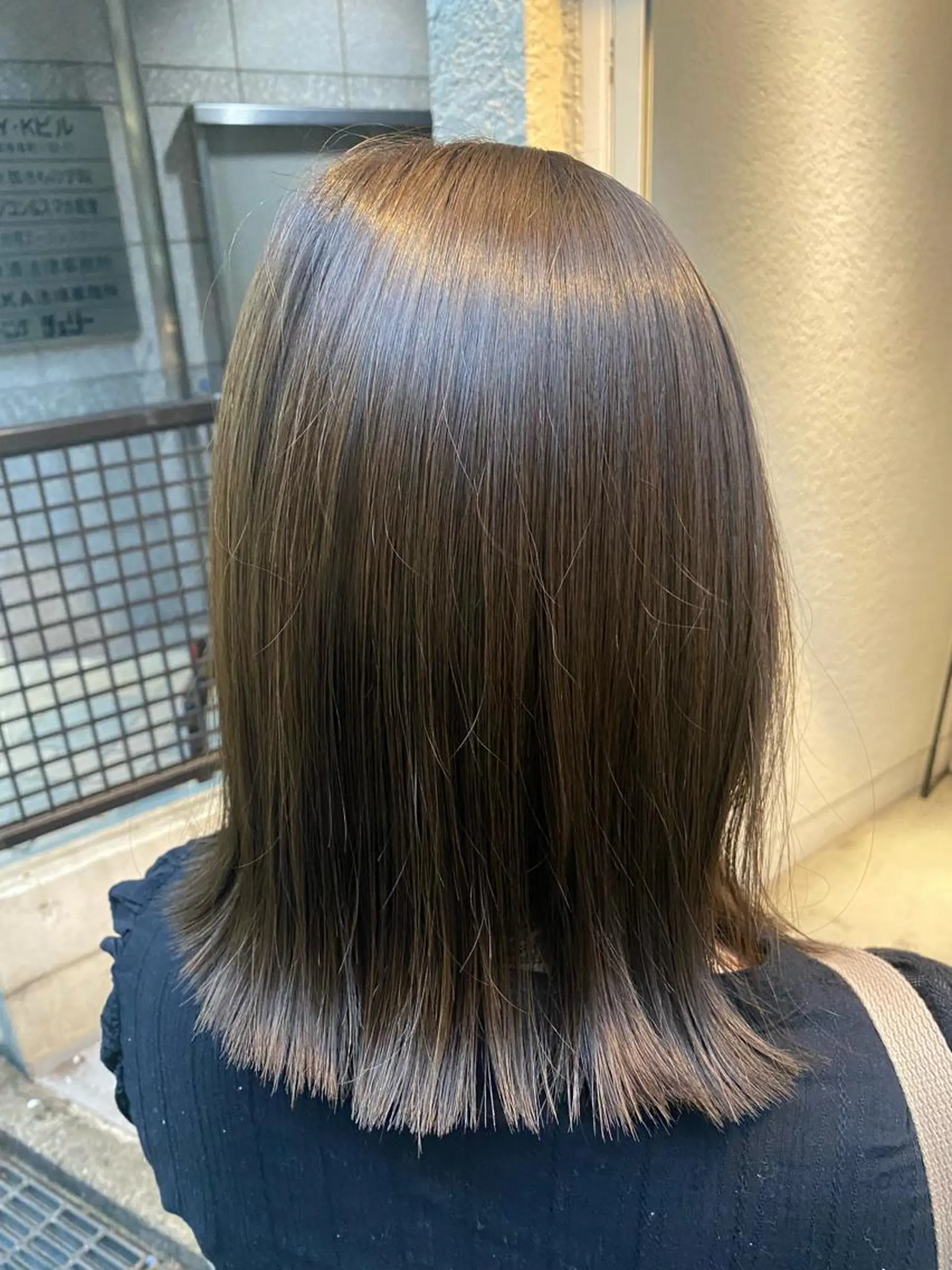 ミディアム カラー 切りっぱなしボブ グレージュ オリーブグレージュ オリーブグレー ボブ COLO✨️ 白川綺香のヘアスタイル