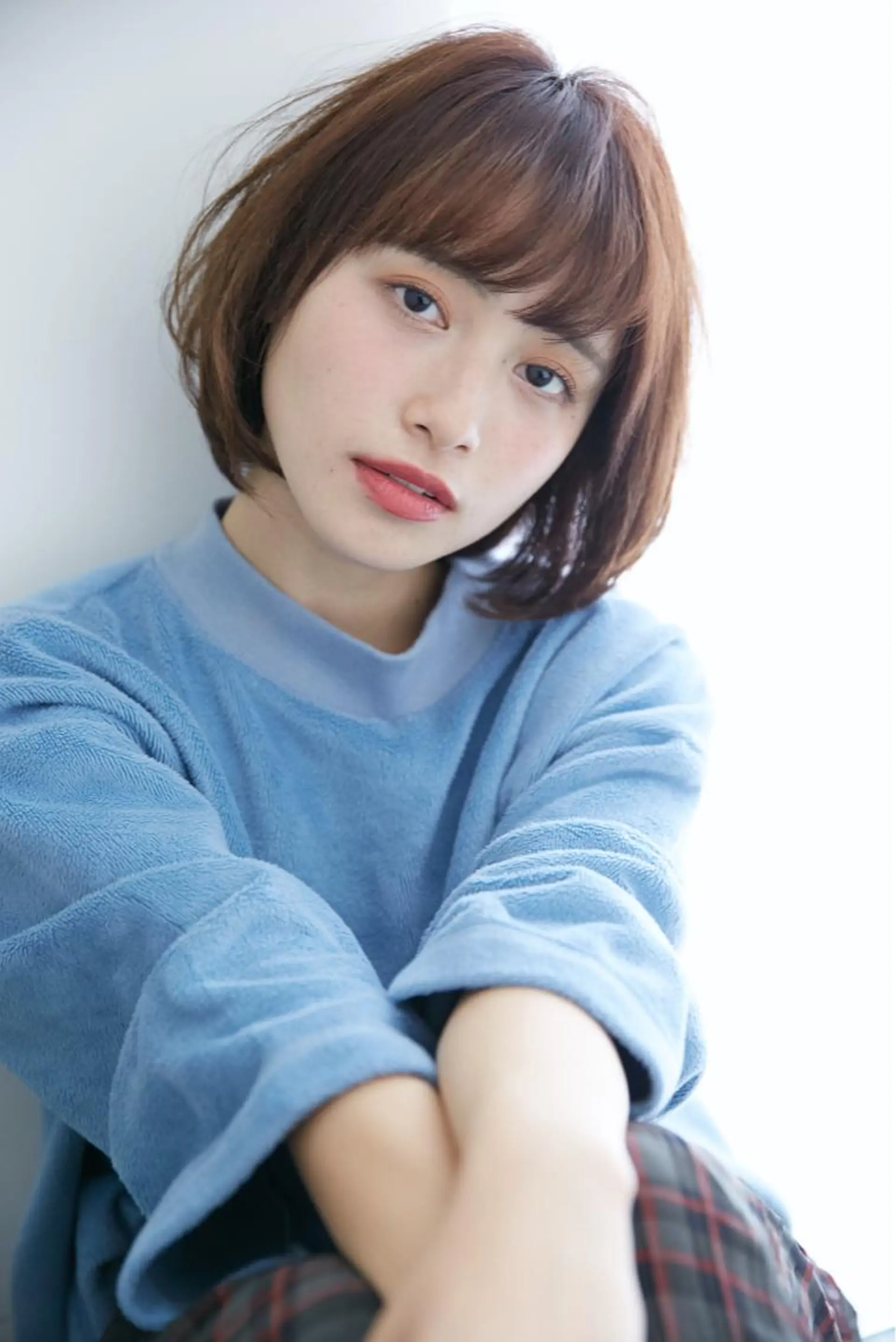 ミディアム カラー 韓国🇰🇷レイヤー カットオリーブカラーのヘアスタイル