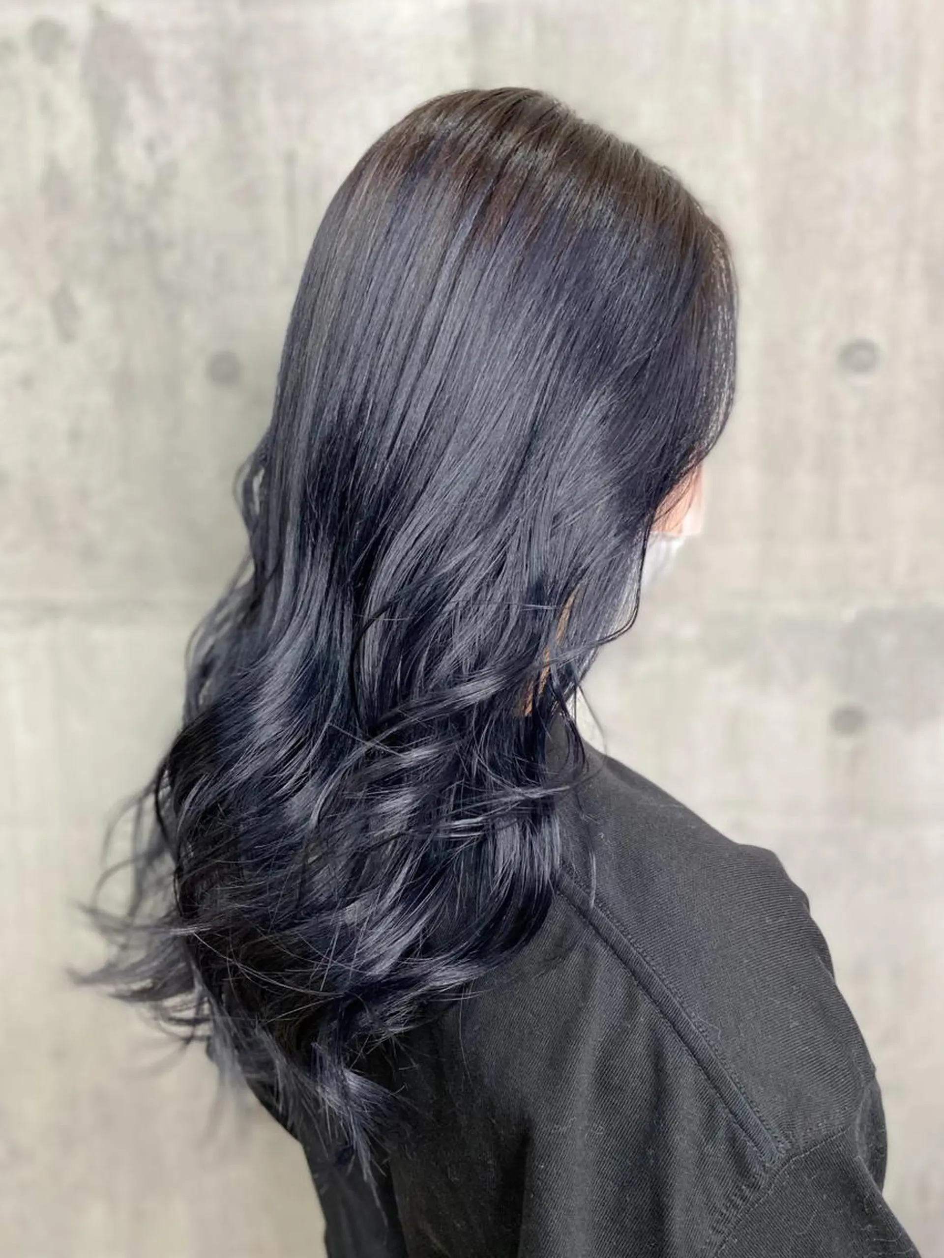 セミロング カラー ブリーチ ブルーカラー ケアブリーチ ネイビーカラー 【透明感、艶髪】西村 有司のヘアスタイル