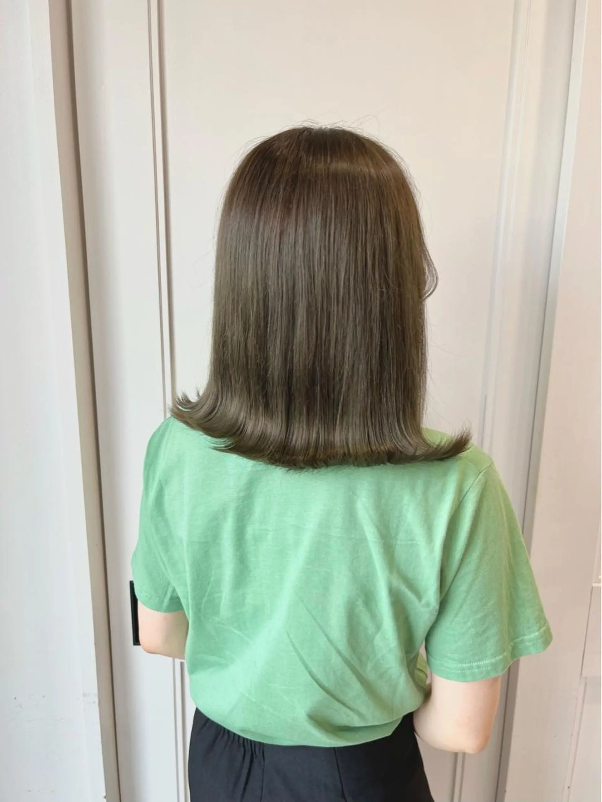 ミディアム アッシュ allum SAKURAのヘアスタイル