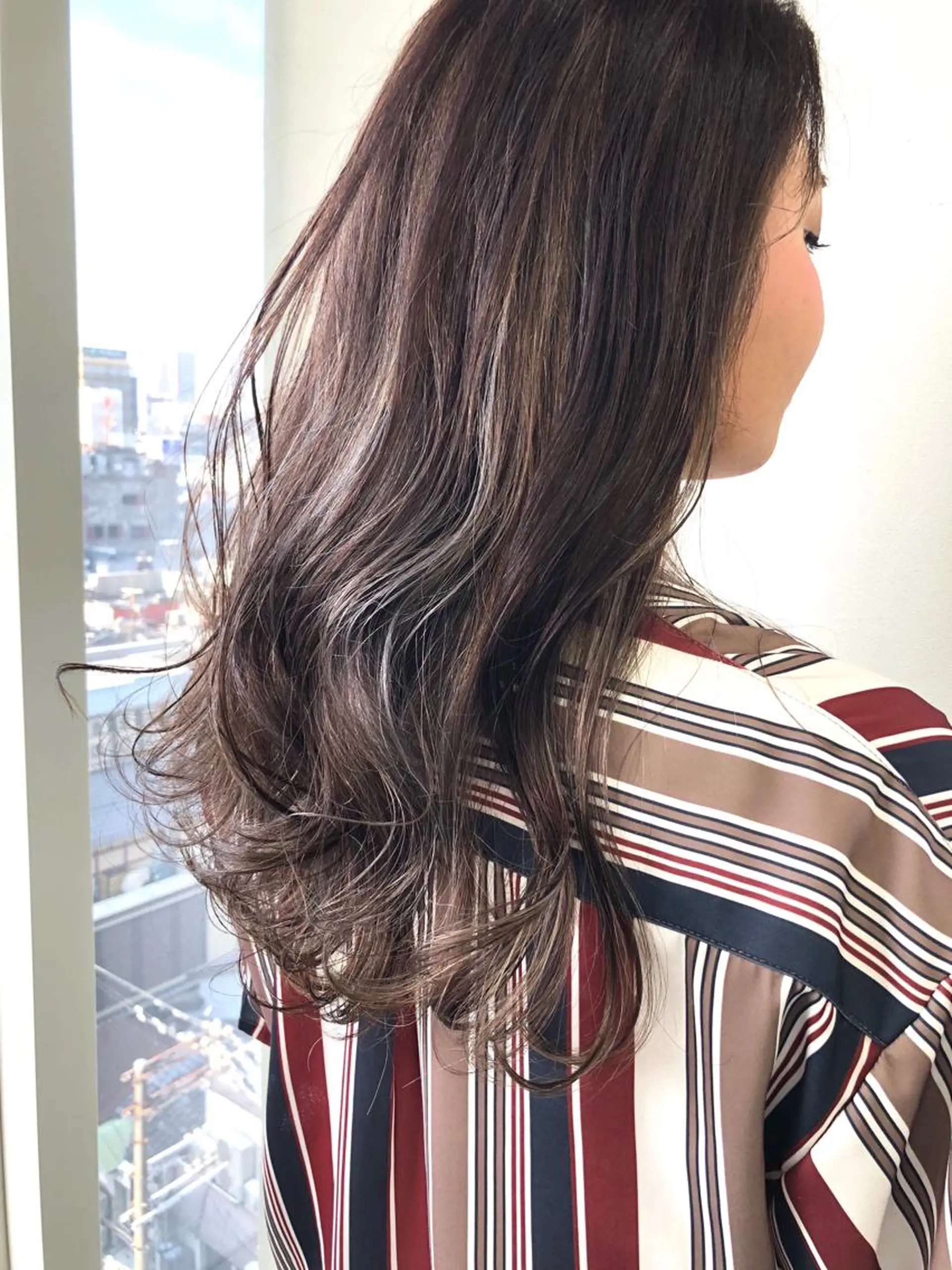 ロング ハイライト ヘアカラー トリートメント 小澤大輔 YOLO hairのヘアスタイル