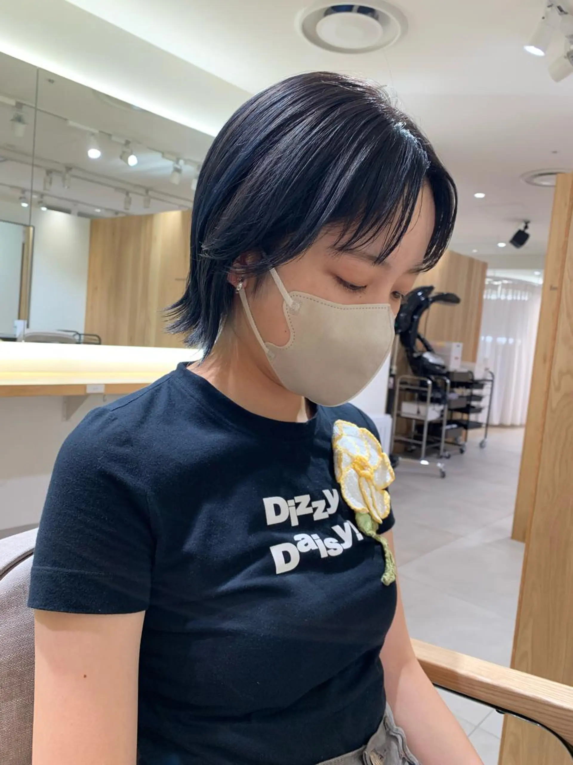 ミディアム カラー カット ヘアカラー SAKINO． ベージュカラーのヘアスタイル