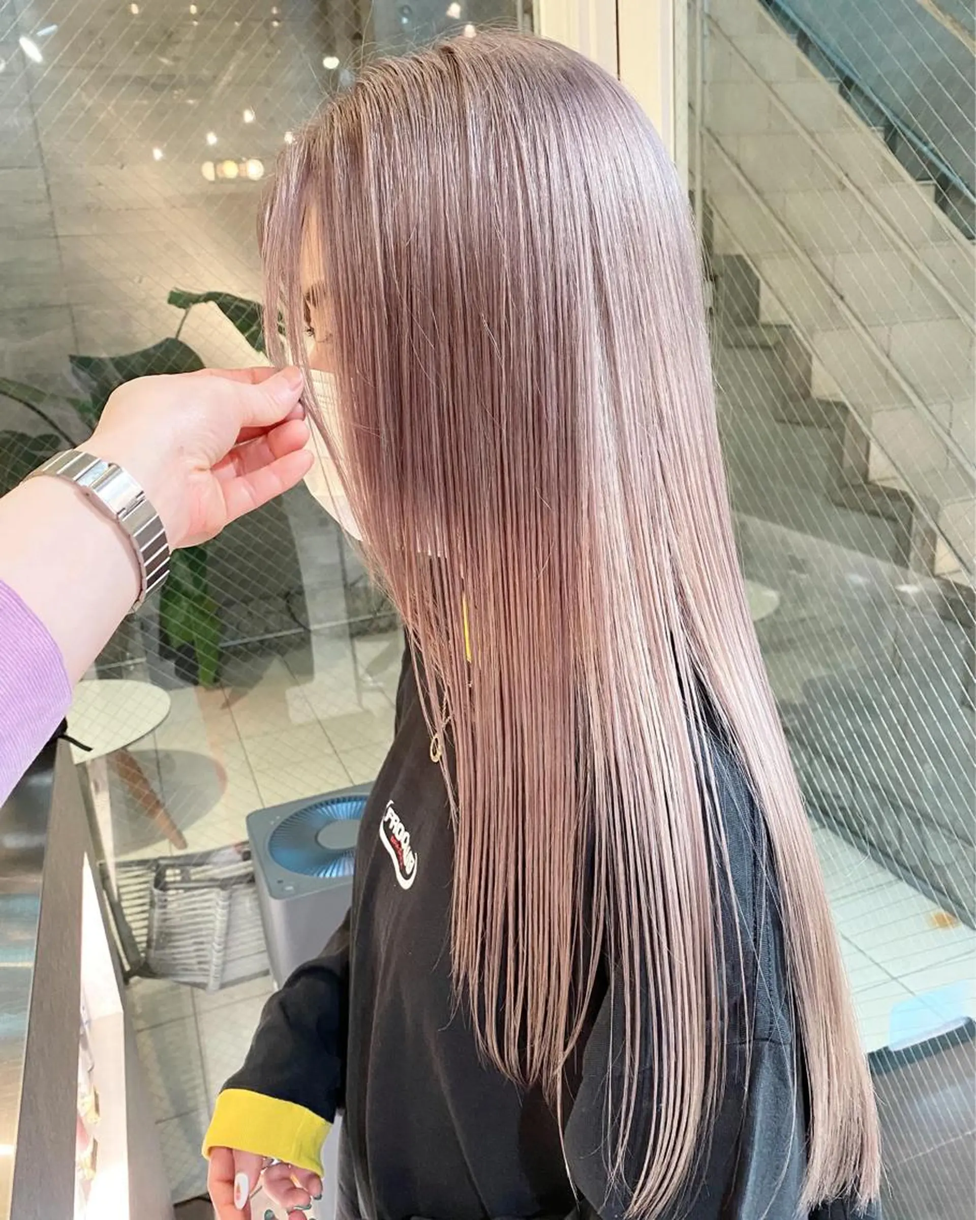 ロング 白髪ぼかし×デザイン 🕊️🫧ホウジョウのヘアスタイル
