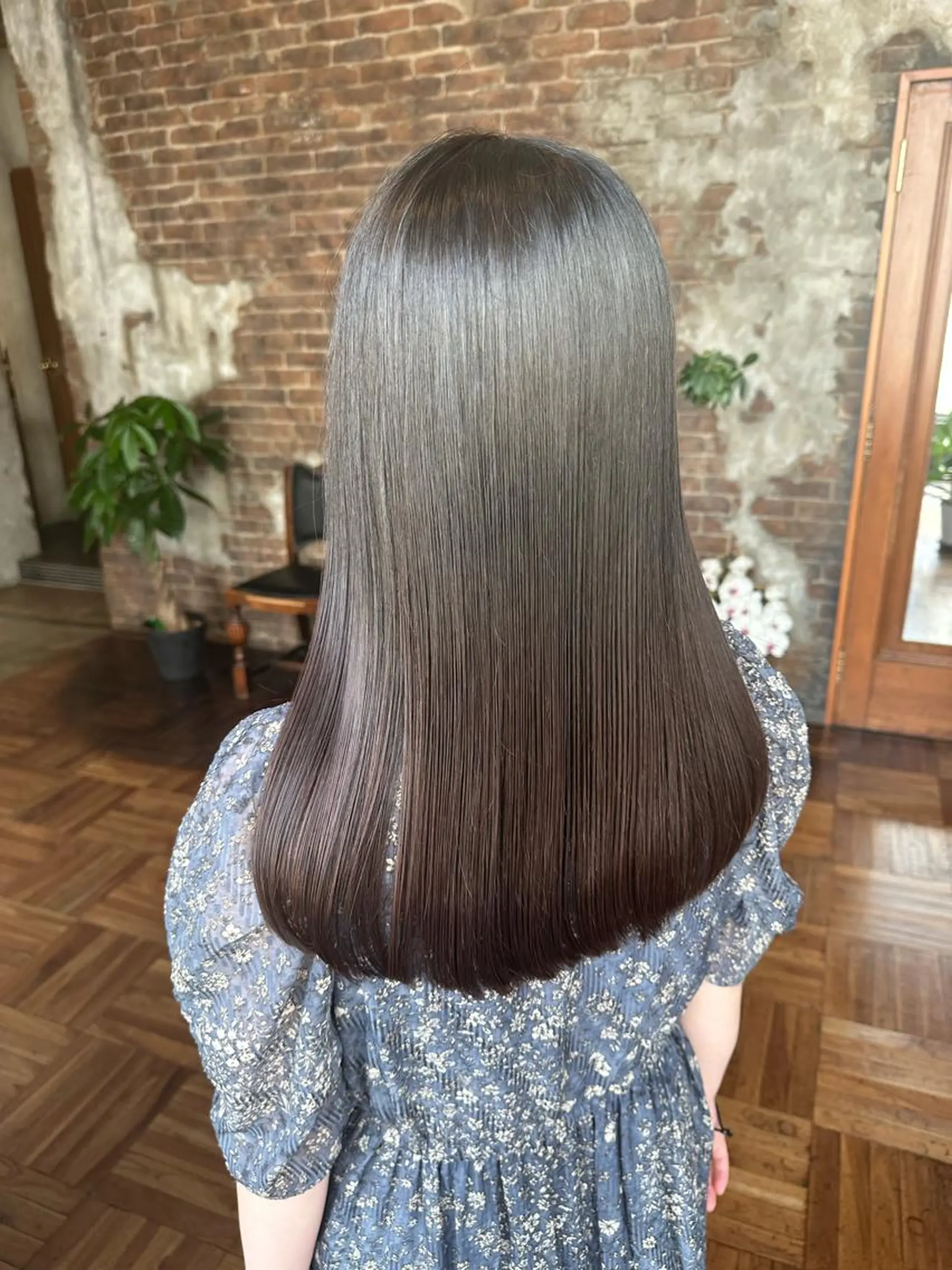 ロング MIYU透明感カラー ブリーチなしWカラーのヘアスタイル