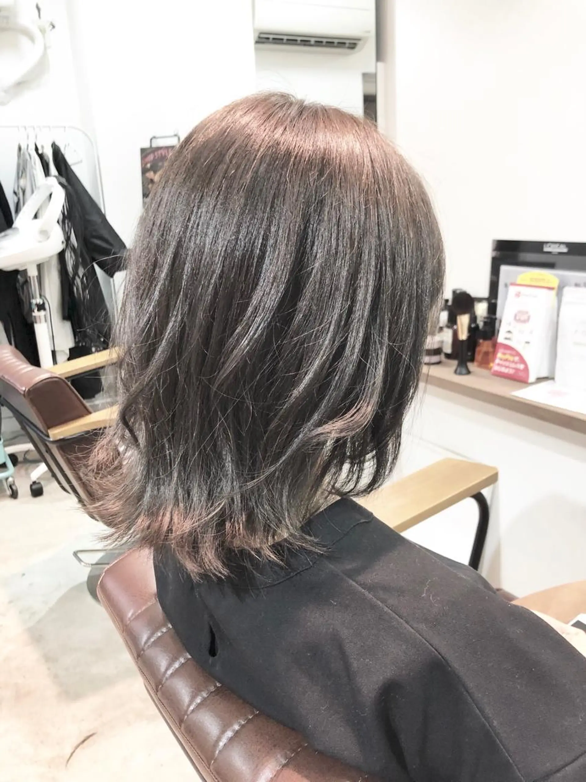 ミディアム カラー アッシュ アッシュグレー レイヤーカット カット ヘアカラー 村田 幸穂のヘアスタイル
