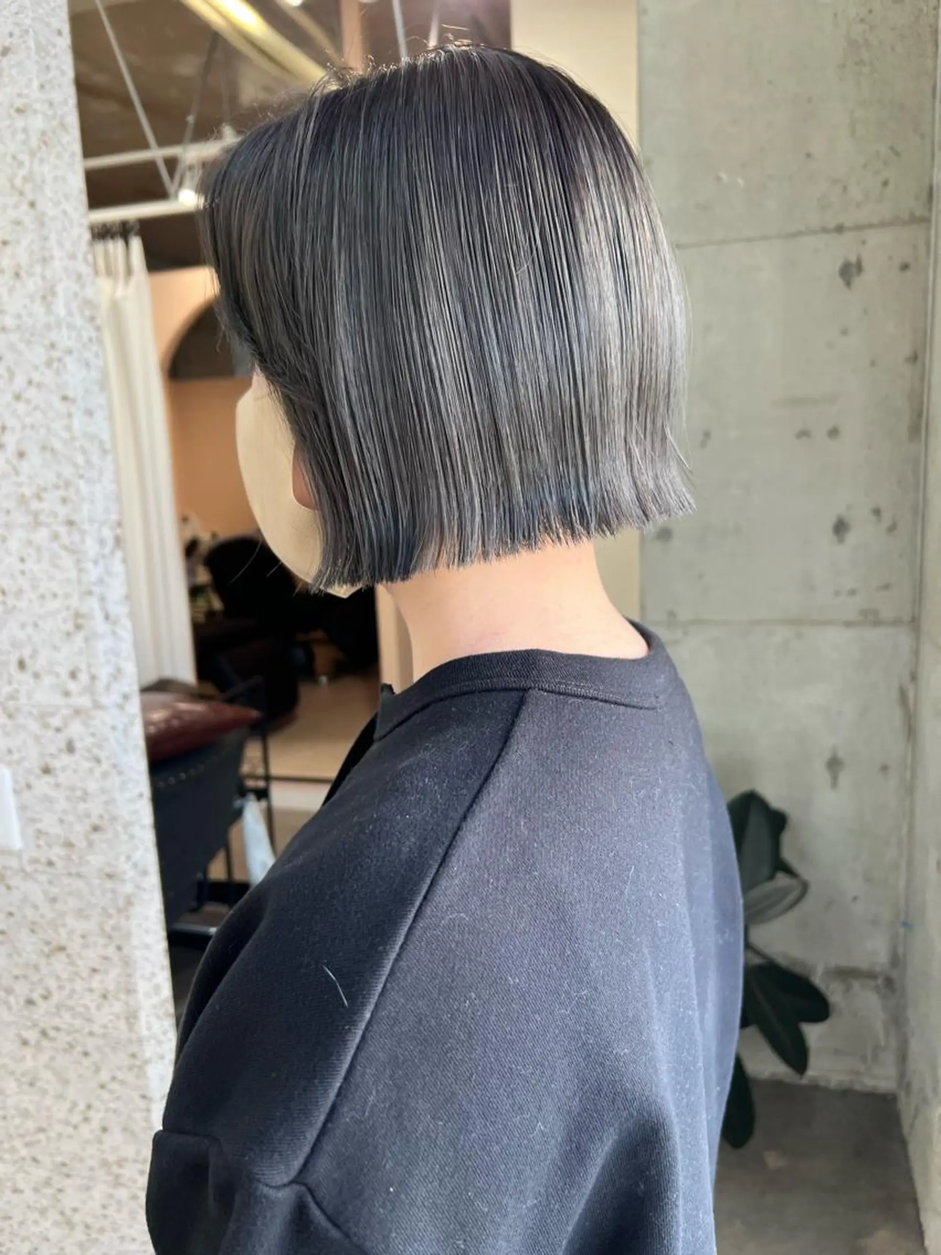 ショート カラー 切りっぱなしボブ バレイヤージュ ブリーチ ケアブリーチ グレージュ カット ヘアカラー lani ブリーチ /ダブルカラーのヘアスタイル