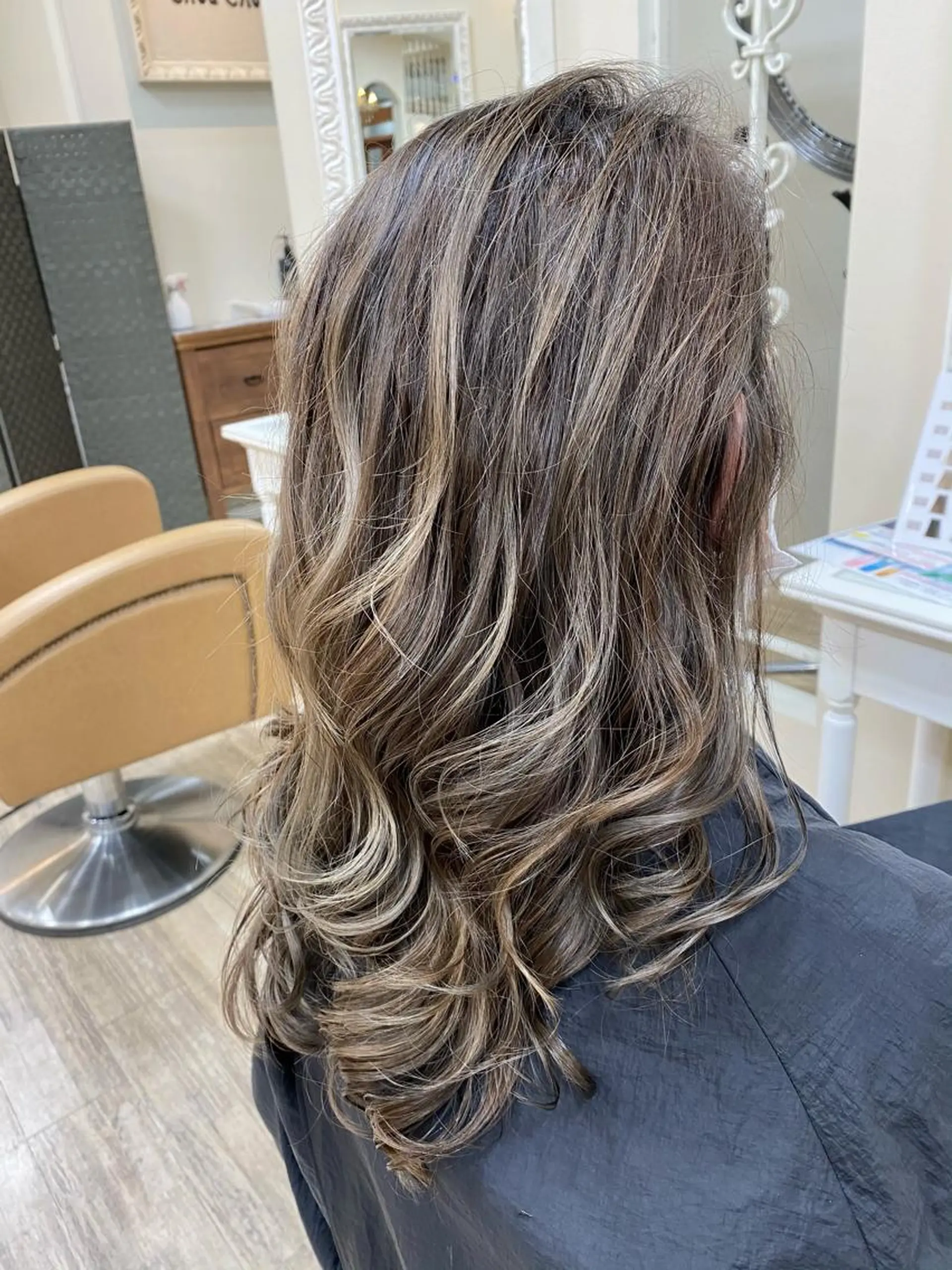 カラー SALOWIN栄 高須大貴のヘアスタイル