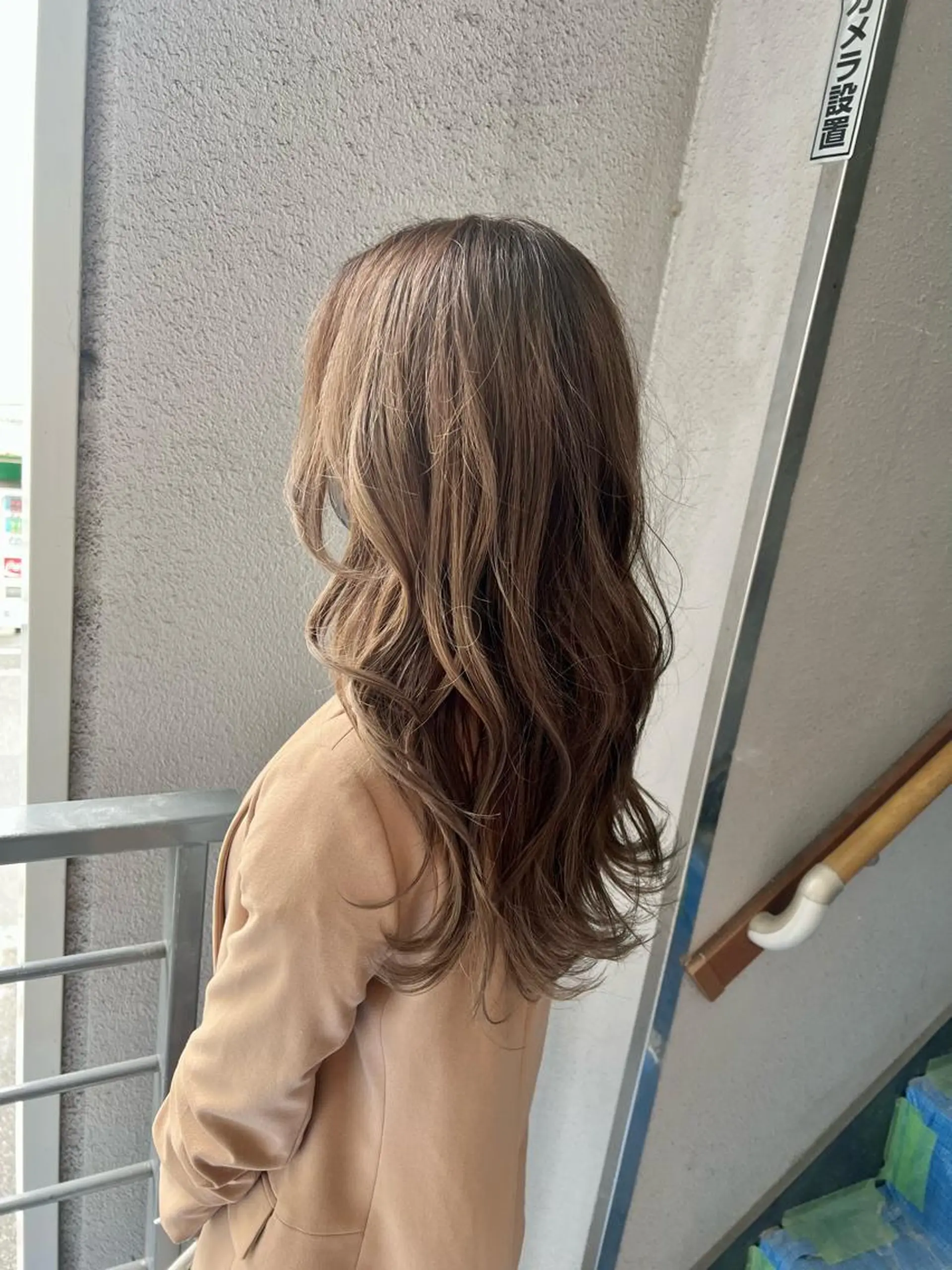 ロング カラー バレイヤージュ ベージュカラー グレージュ ハイライトカラー ハイライト ヘアカラー トリートメント Kazu .Kのヘアスタイル