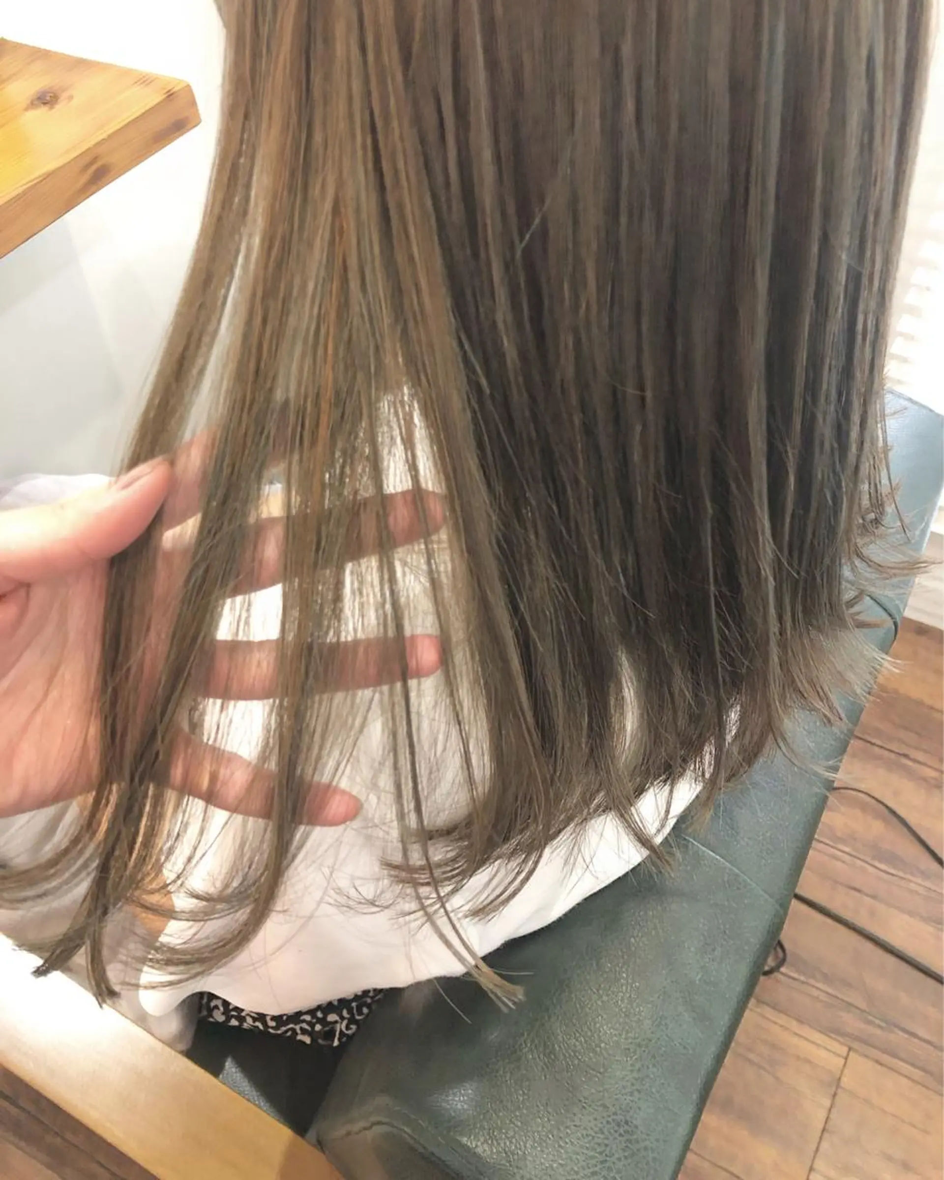 セミロング カラー 透明感カラー 縮毛矯正 江原 彩華のヘアスタイル