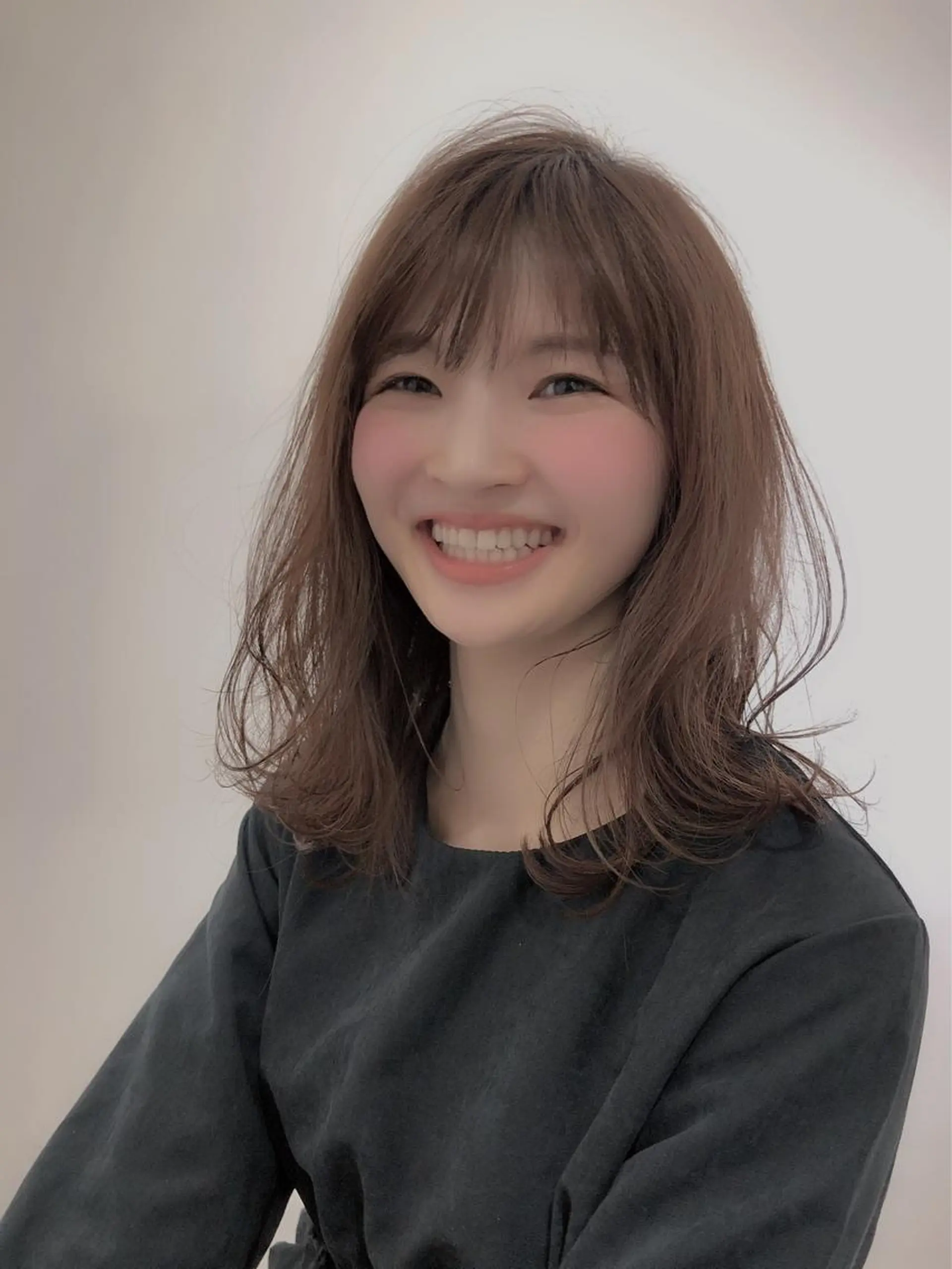セミロング カラー パーマ 岡元 朗弘のヘアスタイル
