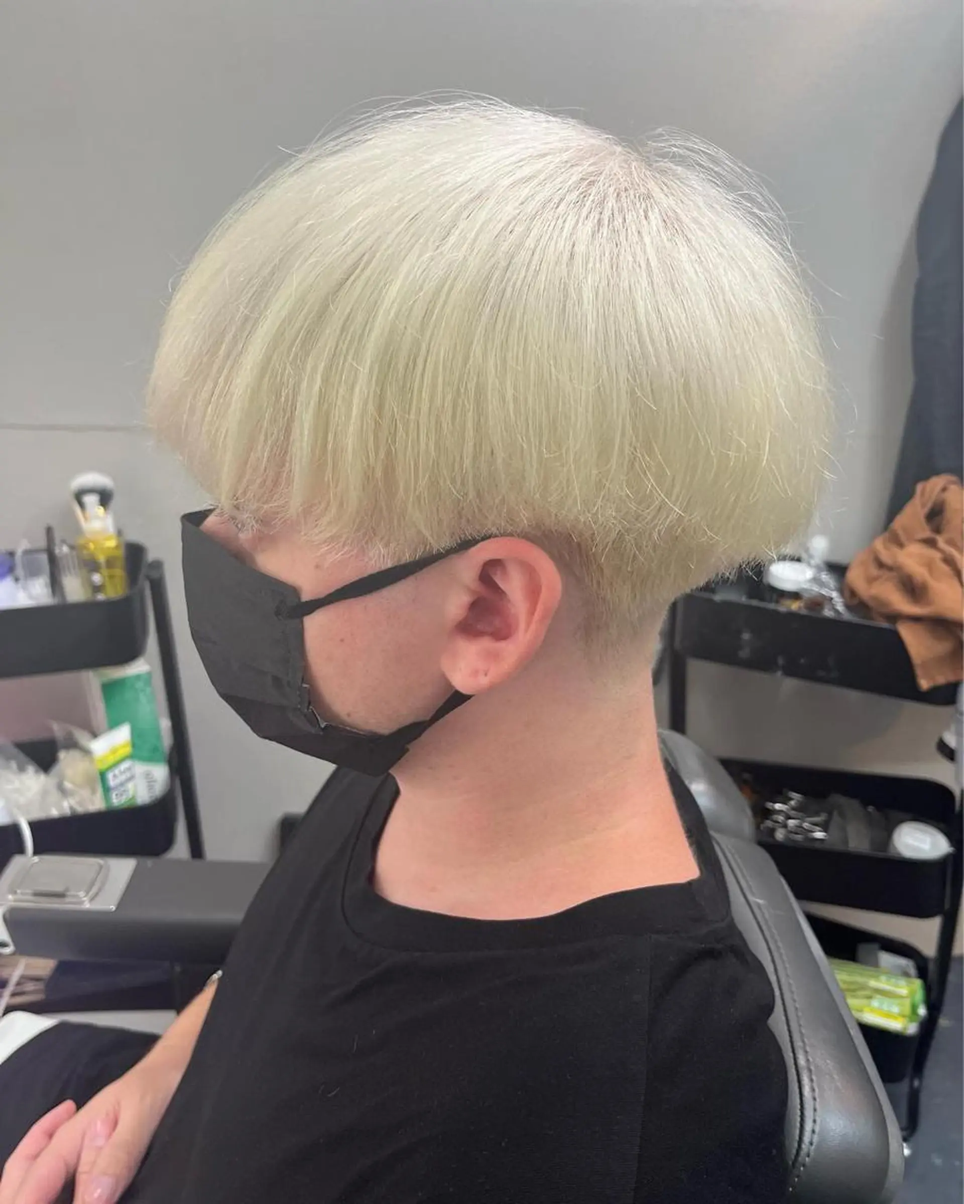 ショート カラー アイブロウ アッシュ ブリーチ ケアブリーチ ホワイトアッシュ 眉カラー ヘアカラー ヘアセット 溝部裕太Hair salon808代表のヘアスタイル