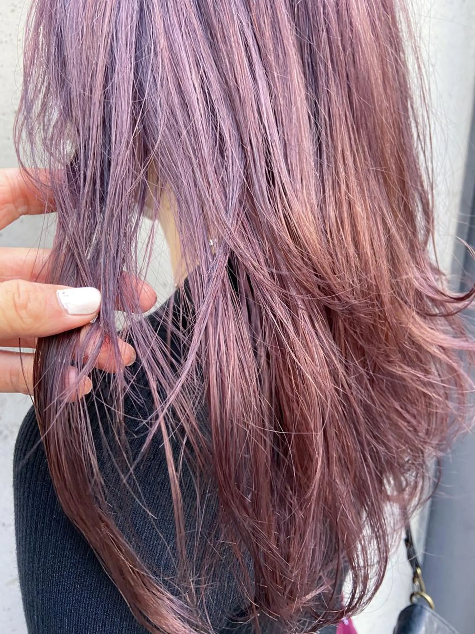 ロング カラー OKA AKIHOのヘアスタイル