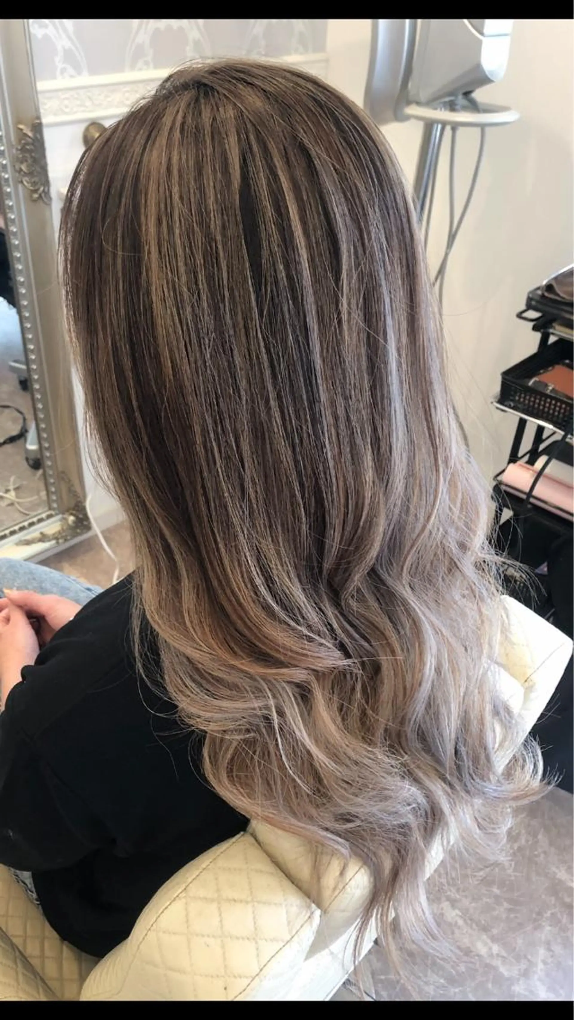 ロング カラー バレイヤージュ レイヤーカット La.fleur ラ.フルールのヘアスタイル