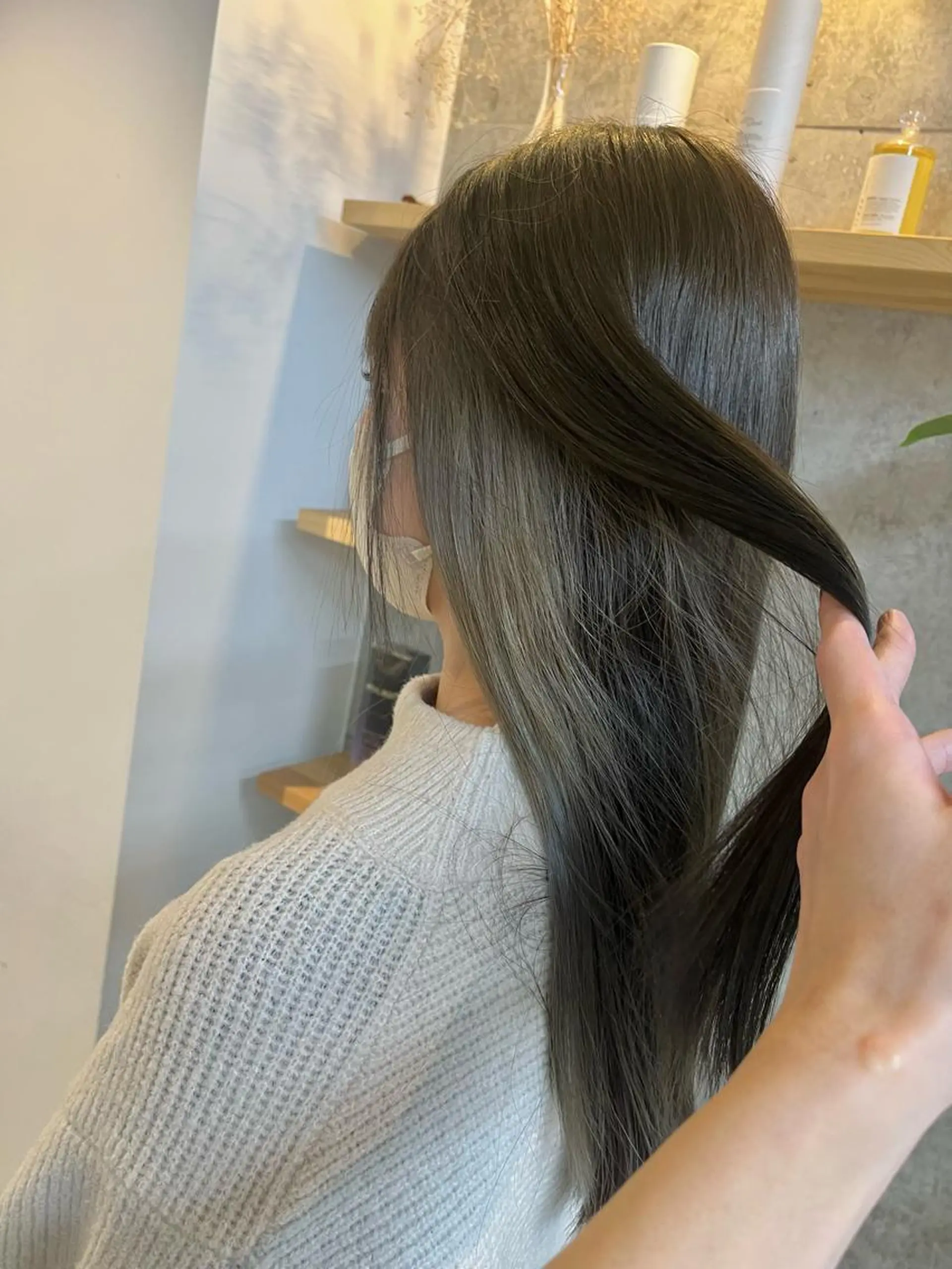 セミロング カラー ハイトーンカラ ー/小川のヘアスタイル