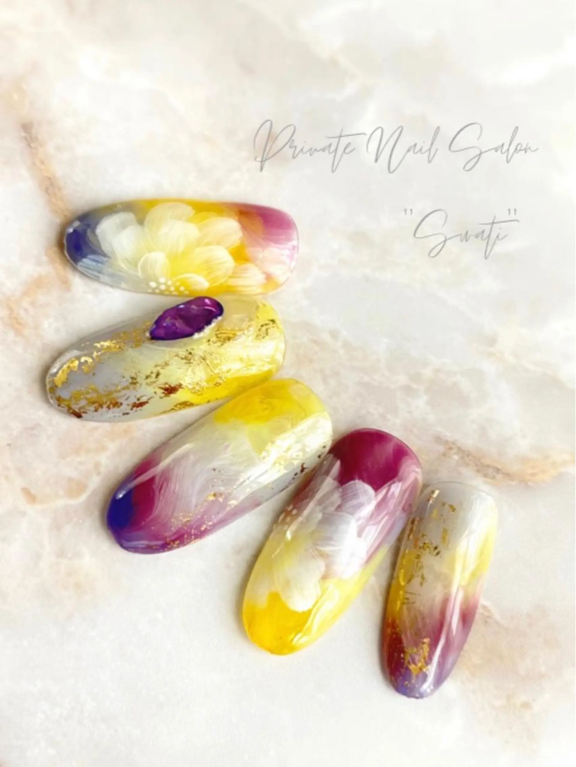 ネイル アートネイル ニュアンスネイル オフィスネイル 夏ネイル 黄色 yuko （ネイリスト）のネイルデザイン