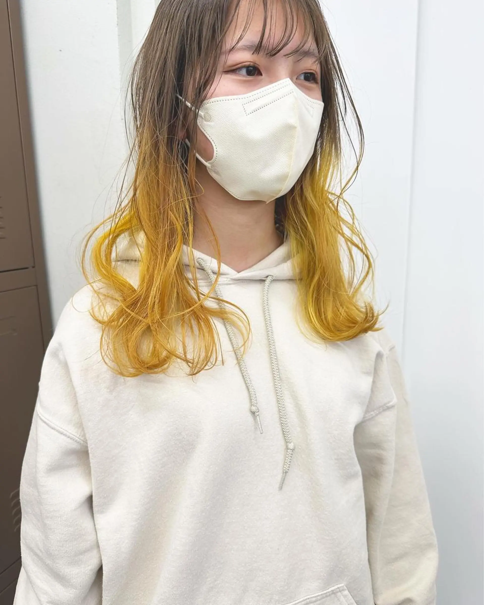 ミディアム カラー グラデーションカラー 小澤大輔 YOLO hairのヘアスタイル