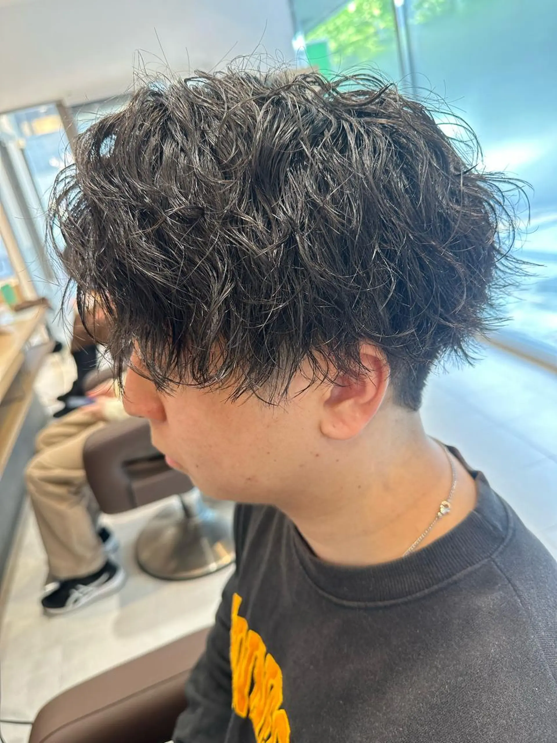 ミディアム パーマ メンズ ミディアムパーマ フェードカット メンズパーマ ツイストスパイラルパーマ 波巻きパーマ 💈メンズ特化 美容師サキ💈のヘアスタイル