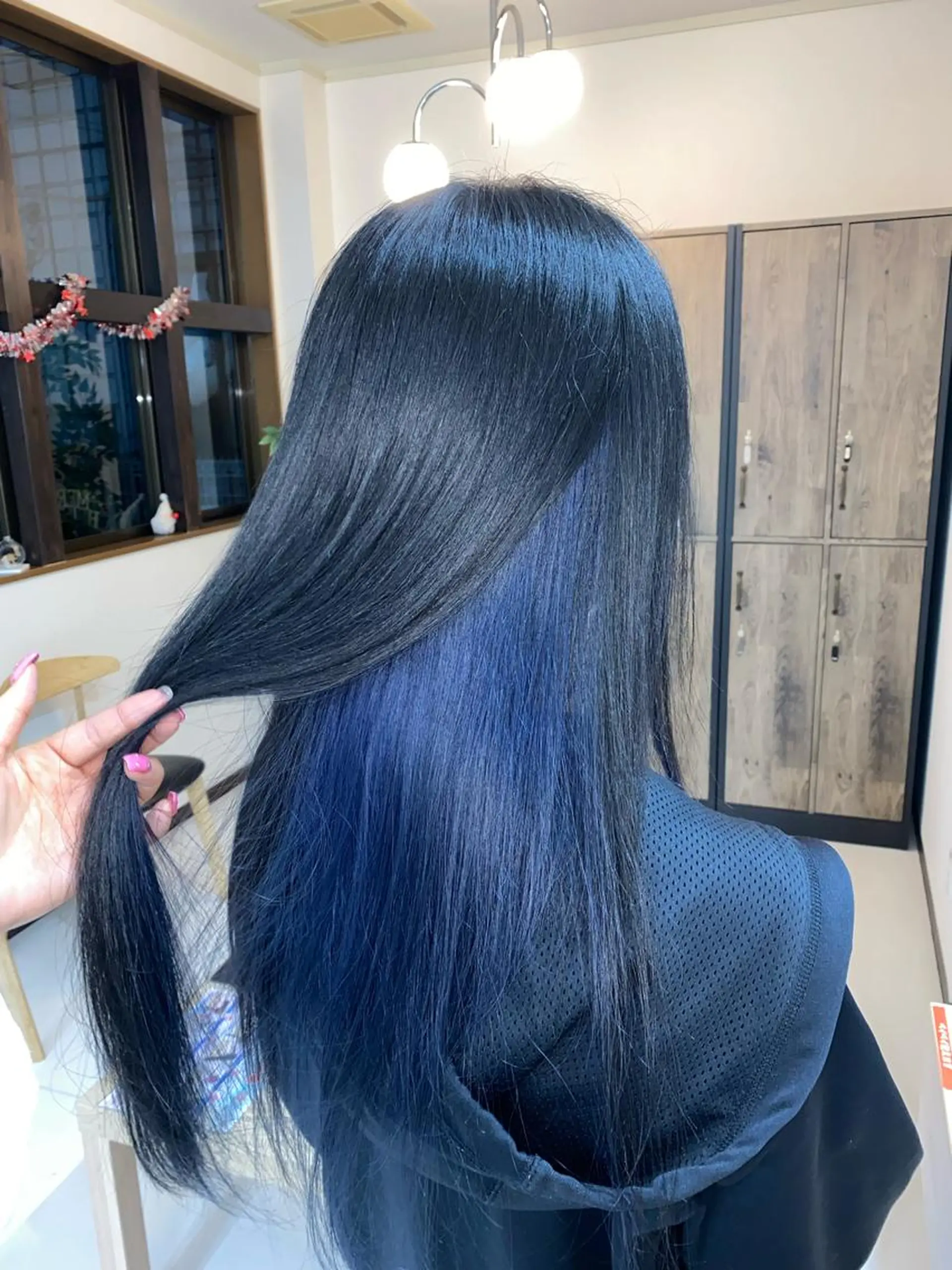 ロング ヘアカラー 手塚 麗のヘアスタイル