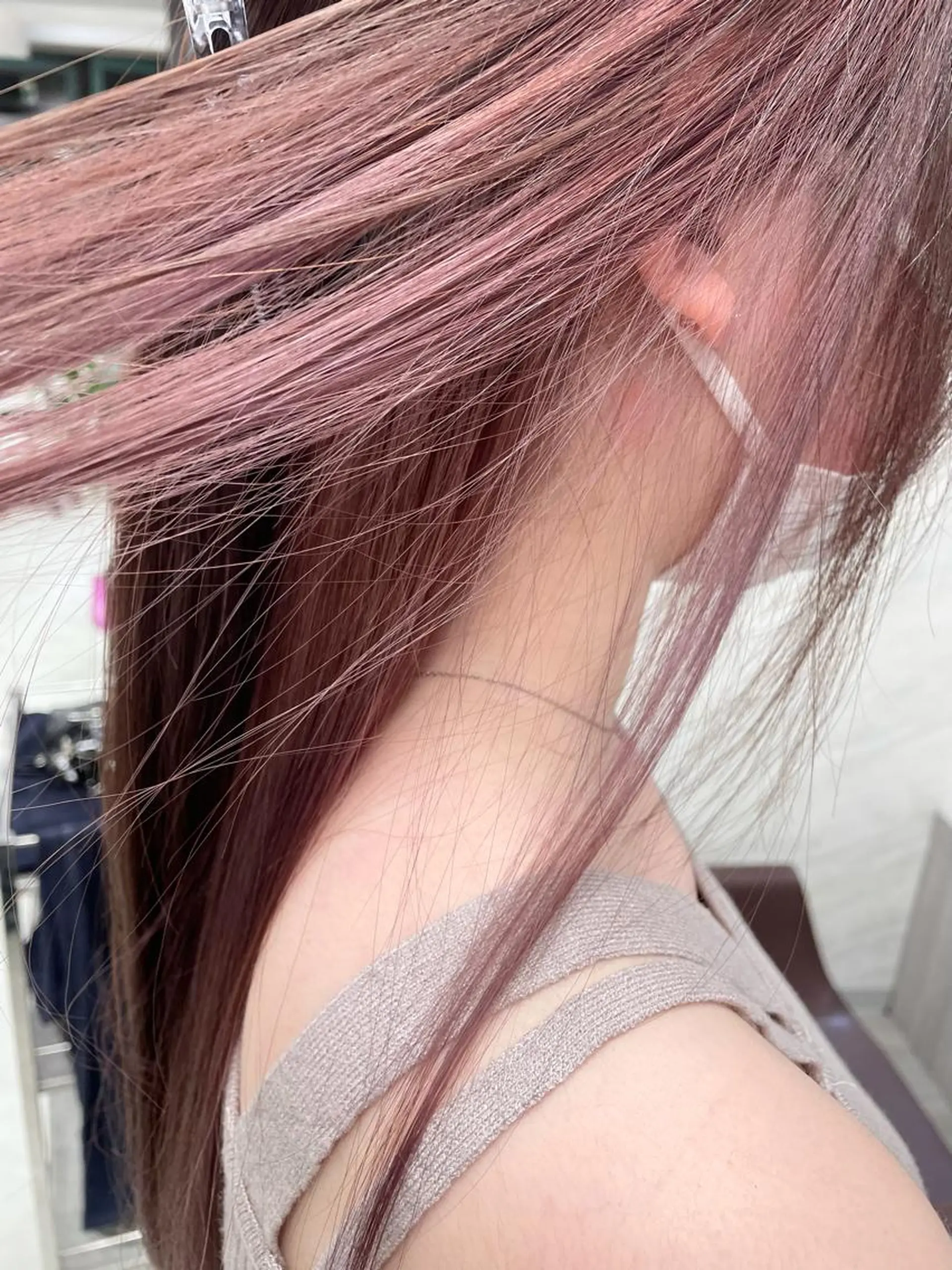 カラー AIRI layer cut hairのヘアスタイル