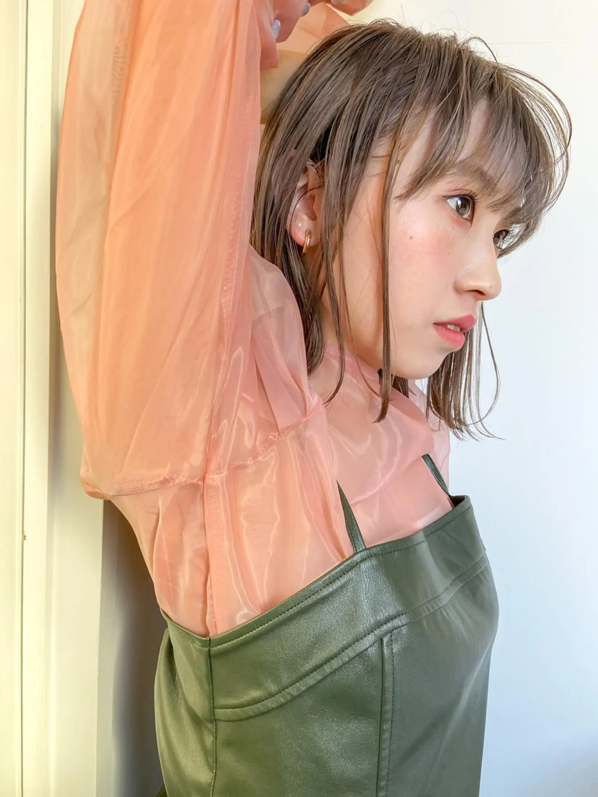 ミディアム カラー ベージュカラー ブリーチ ケアブリーチ ハイトーンカラー ボブ ヘアカラー トリートメント 岡本康平/ボブ /ブリーチ/レイヤーのヘアスタイル