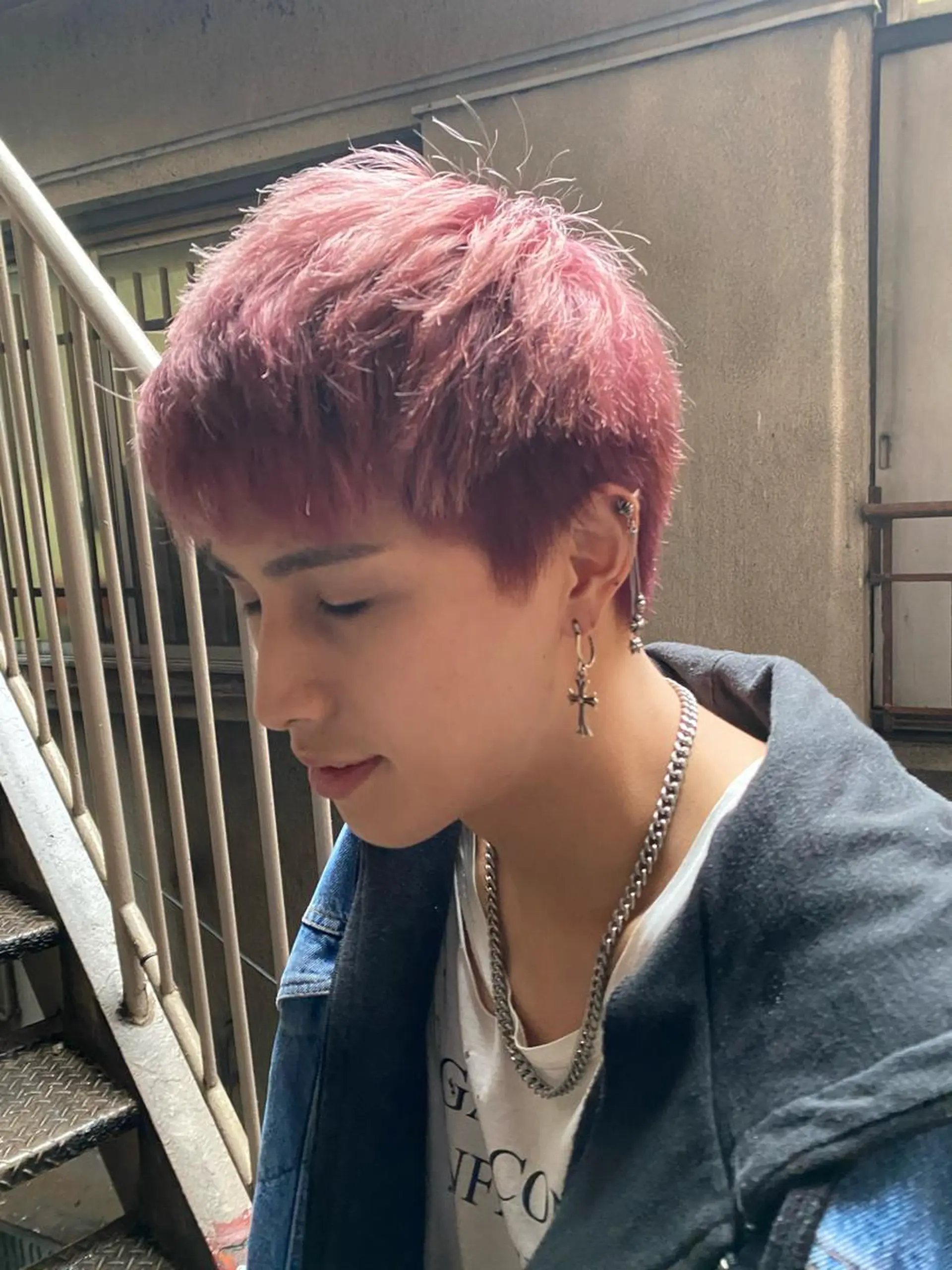 ショート カラー ショートレイヤー ブリーチ グラデーションカラー ピンクカラー レイヤーカット カット ヘアカラー 新宿メンズ人気No1 仙頭　由範のヘアスタイル