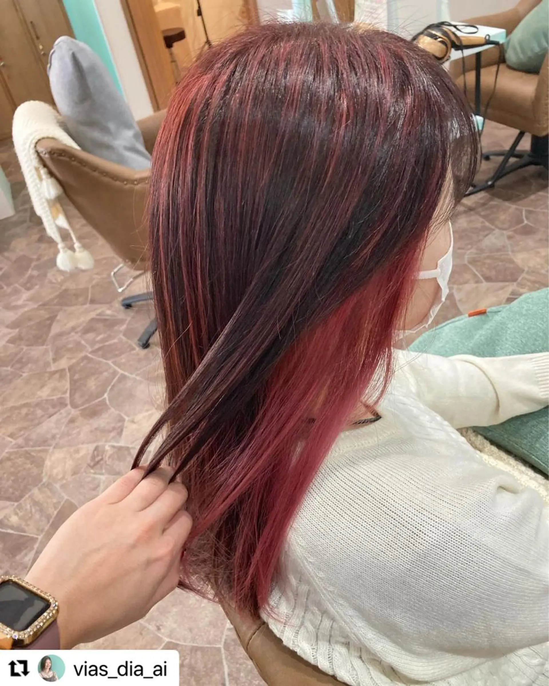 ロング ハイライト ヘアカラー 大谷 亜依のヘアスタイル