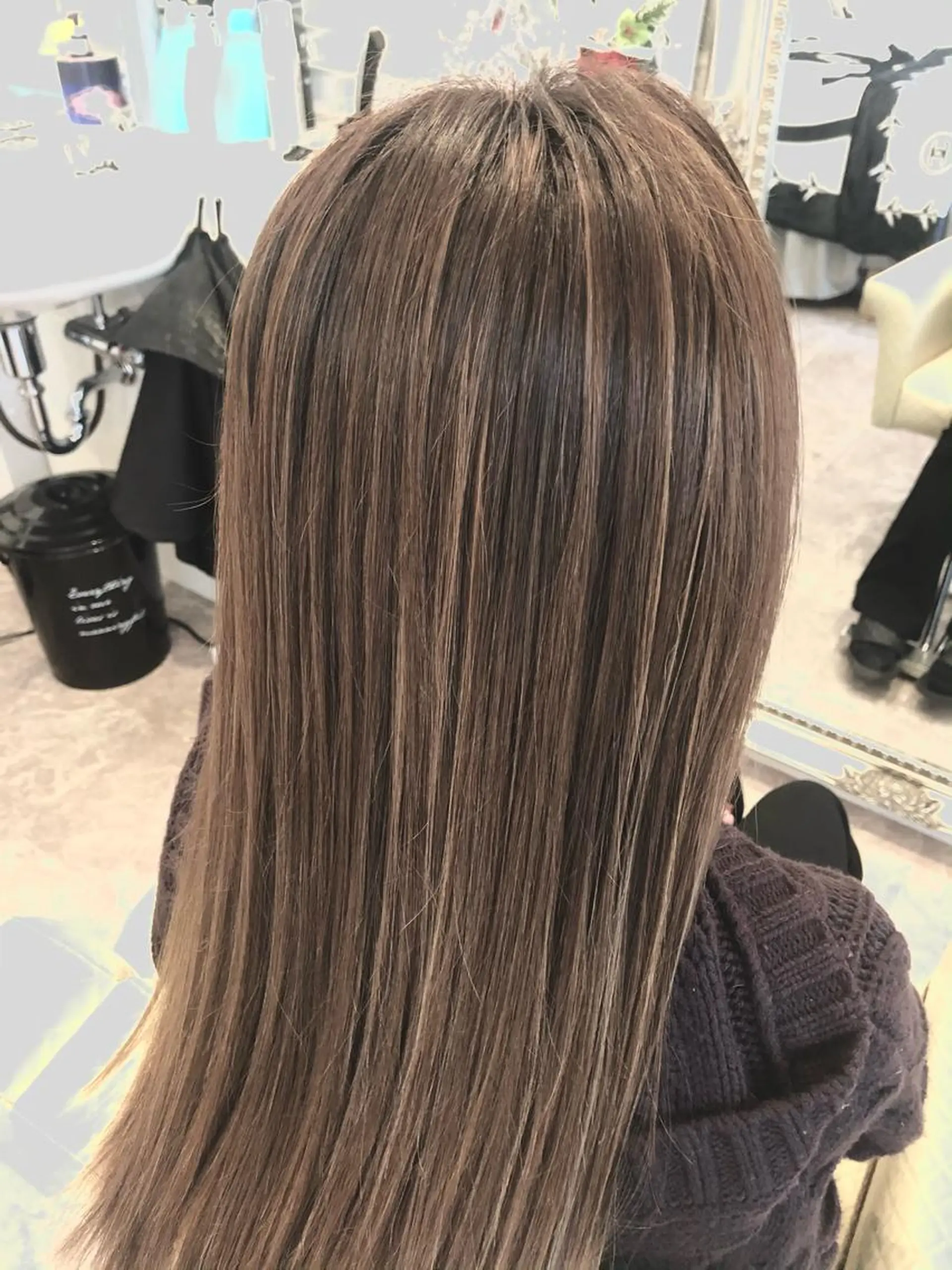 セミロング カラー ベージュカラー ブリーチ ハイライトカラー ハイライト トリートメント ヘアカラー La.fleur ラ.フルールのヘアスタイル