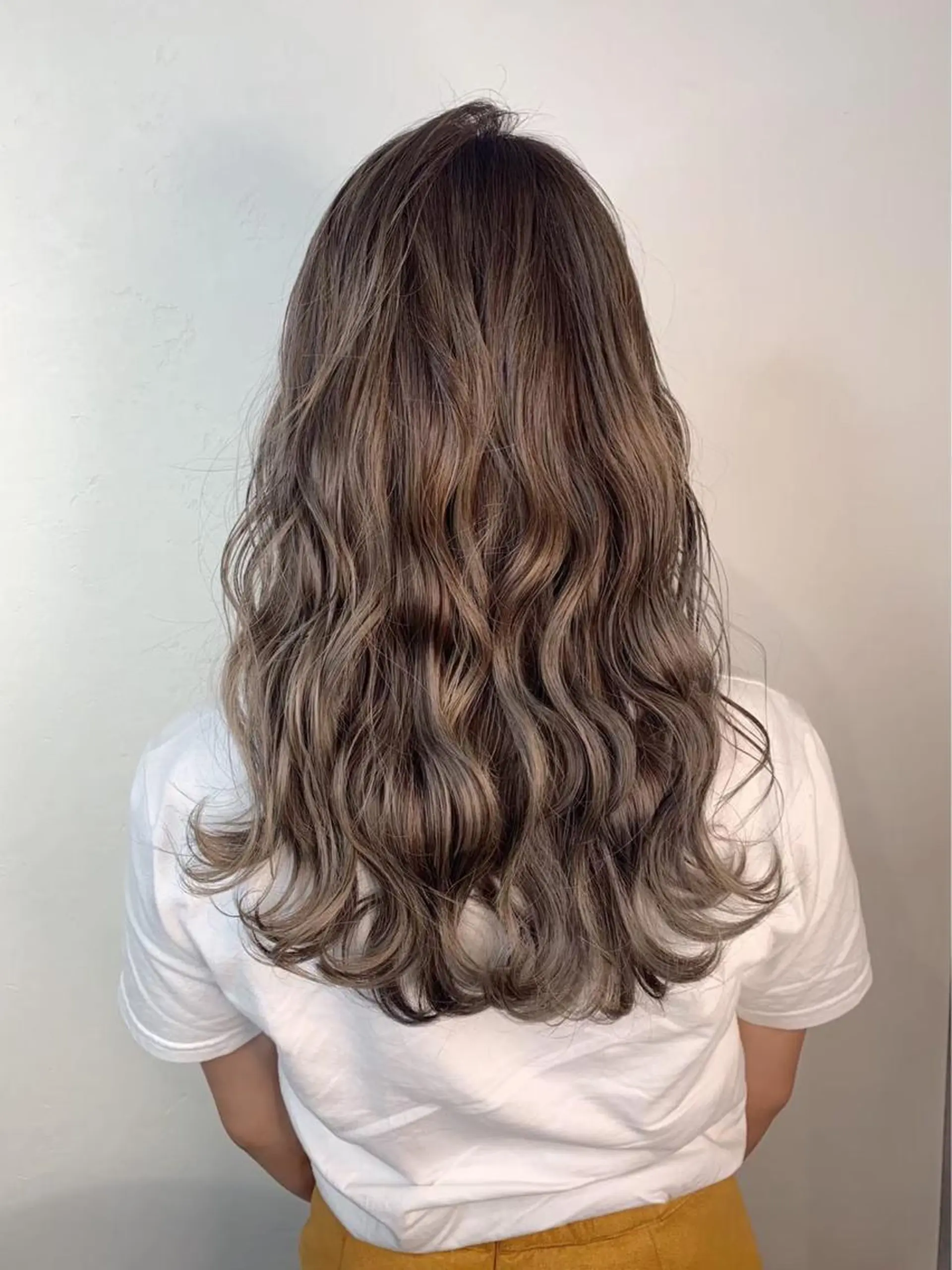 セミロング カラー _WHITE 高槻のヘアスタイル