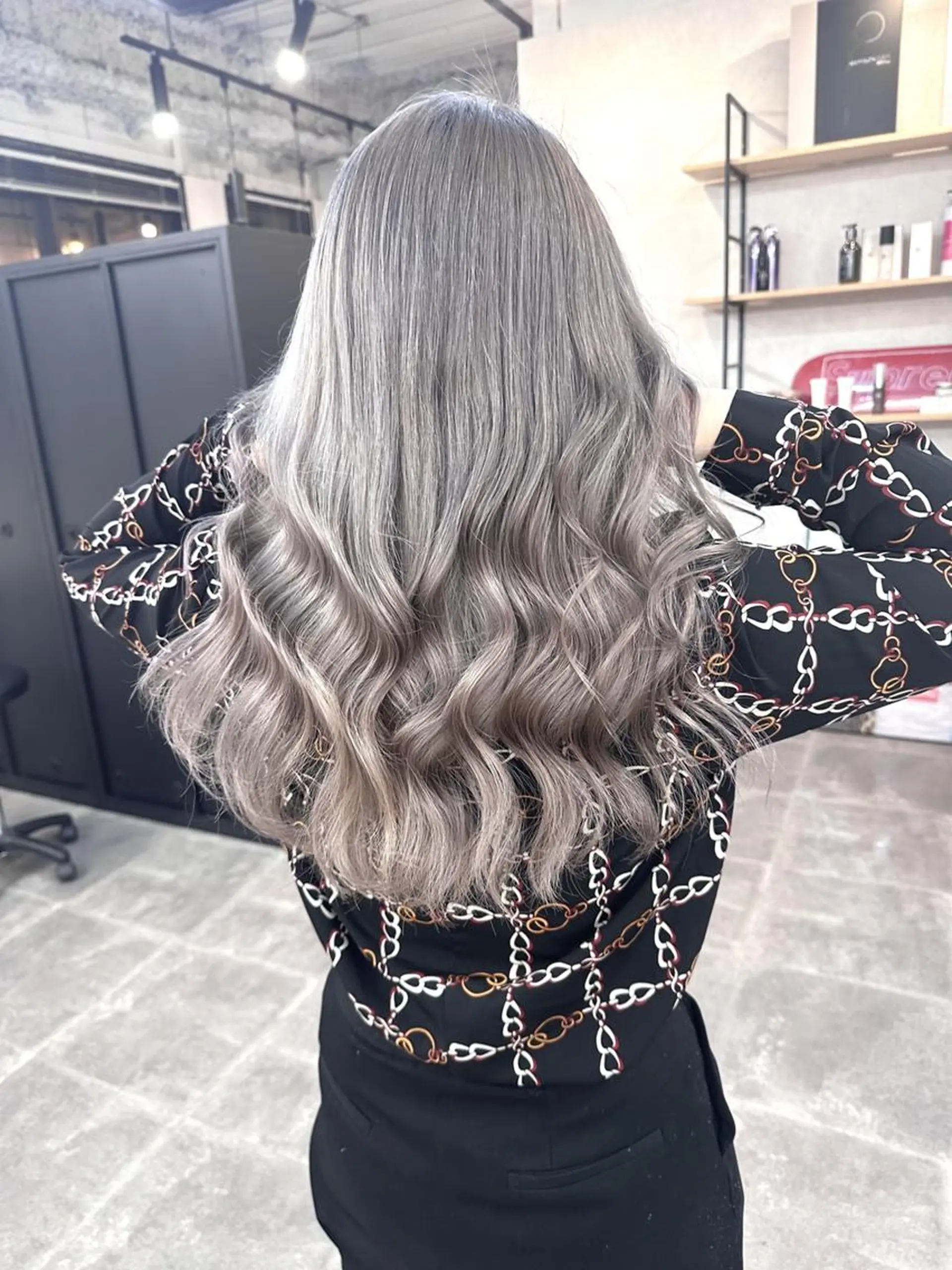 ロング ヘアアレンジ カラー ハイトーン カラーのヘアスタイル