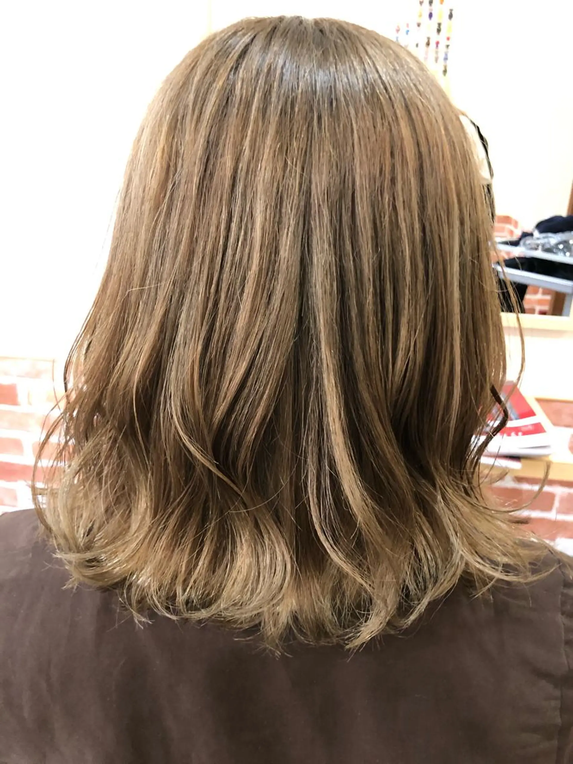 ミディアム カット ヘアカラー 國次 夕貴のヘアスタイル