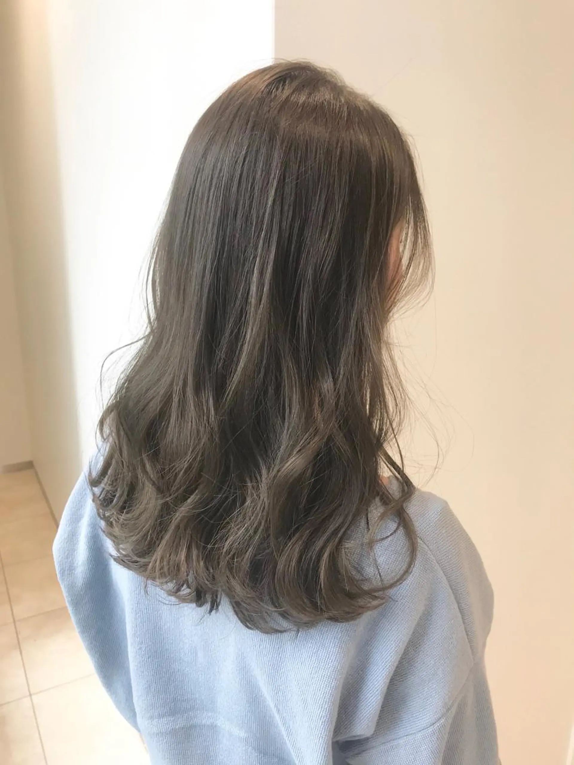 カラー 渡辺 麻衣のヘアスタイル