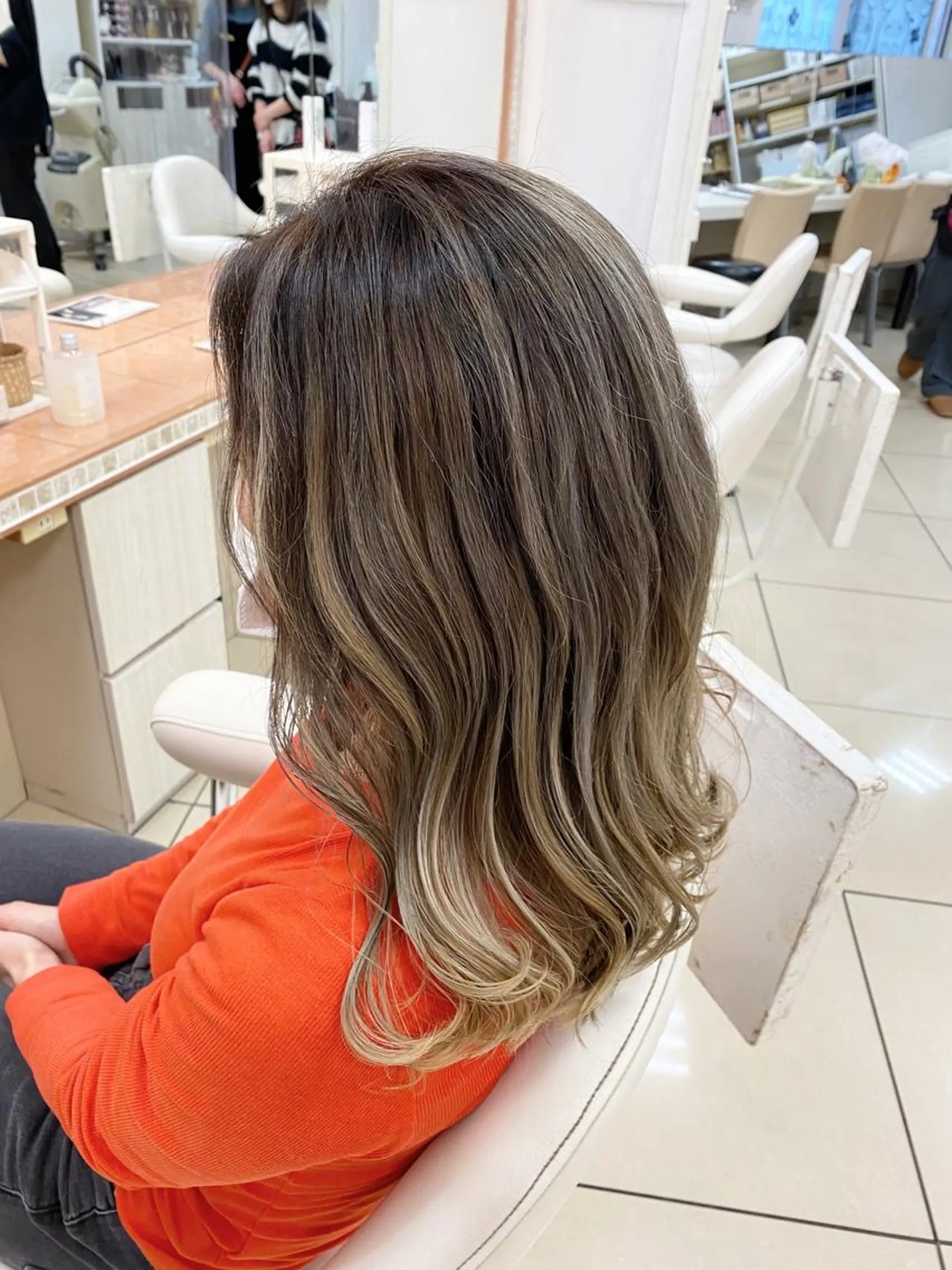 セミロング カラー カット ヘアカラー トリートメント 具志 真理子のヘアスタイル