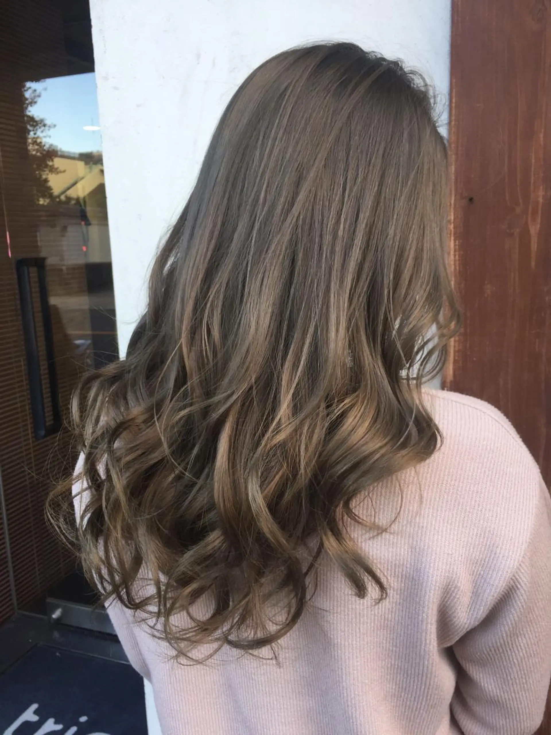 セミロング カラー グレージュ ハイトーンカラー ハイトーングレージュ 髪質改善/痛ませ ないカラー/西村航大のヘアスタイル