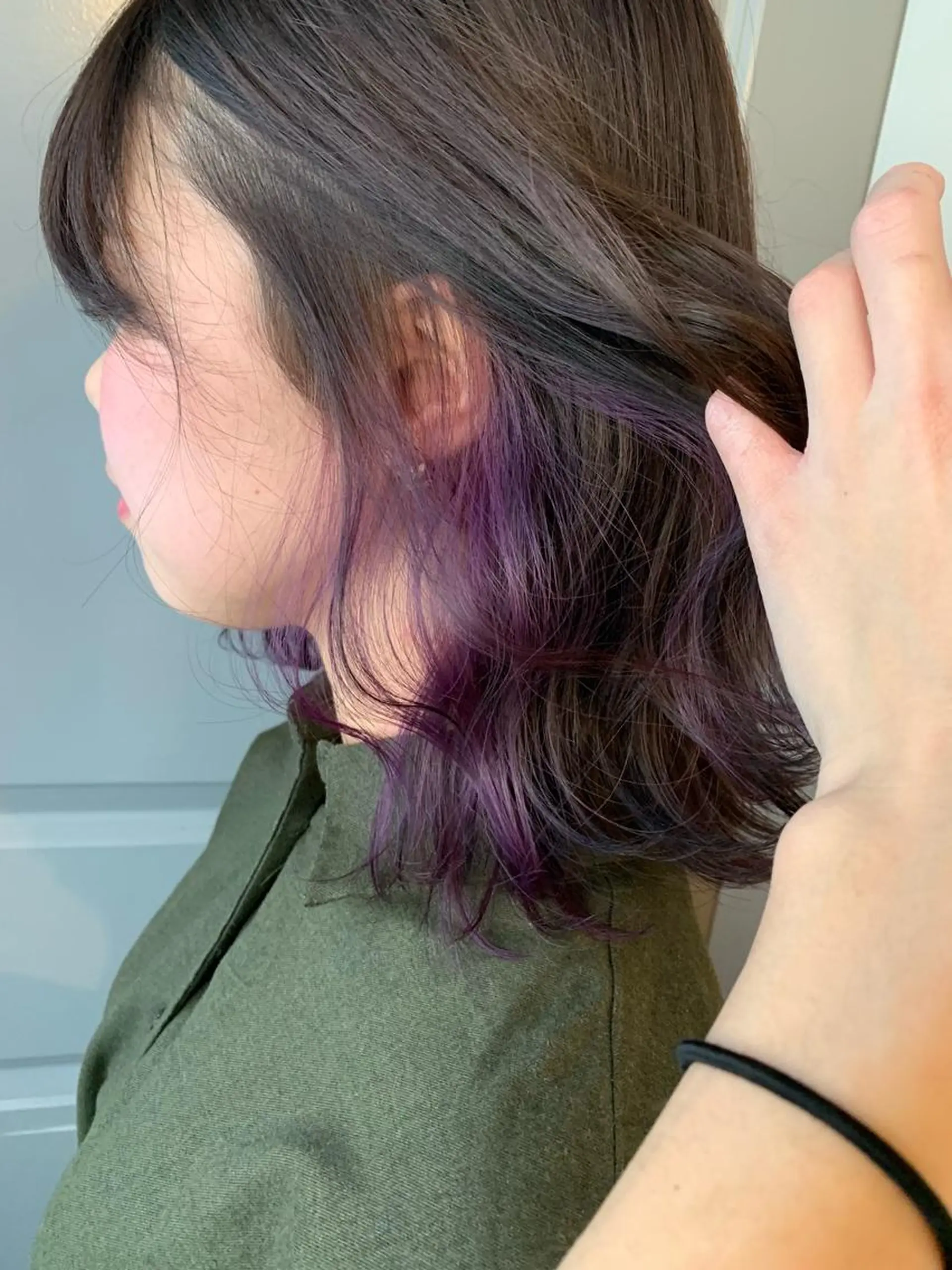 ミディアム カラー ヘアアレンジ インナーカラー パープルカラー 古賀 侑磨のヘアスタイル