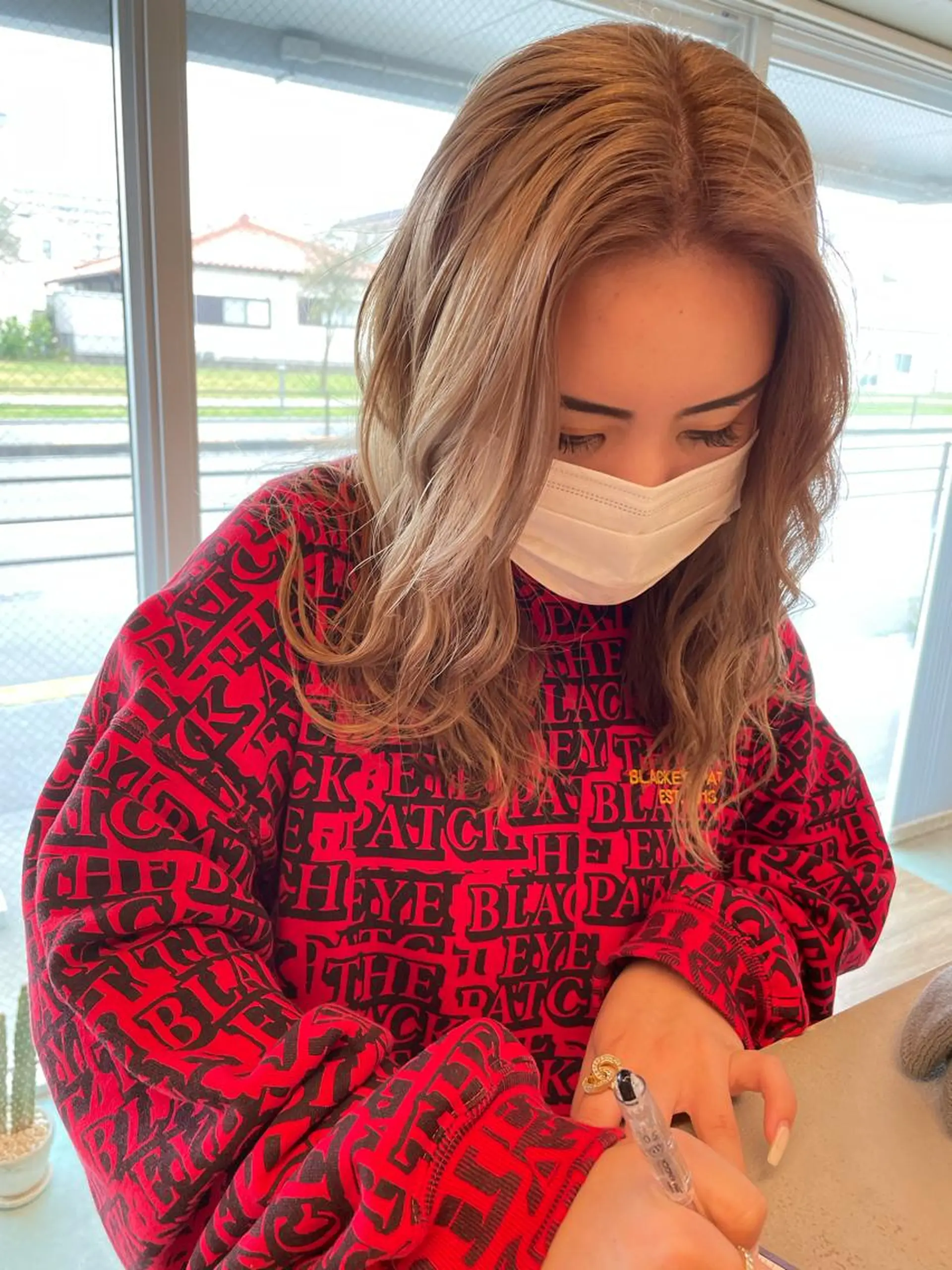 ミディアム 切りっぱなしボブ ショートボブ ミディアムパーマ ミストバング ボブ カット ヘアカラー トリートメント モテ髪/ボブ/ショー ト/アダチフウトのヘアスタイル